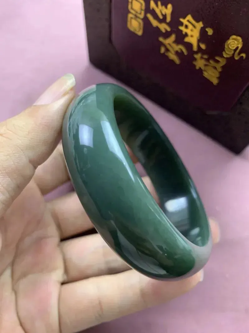 且末蓝宽版，圈口59.5宽18.5厚8mm重75.8g，和田玉且末蓝手镯，老坑料，玉质细腻油润，密度紧凑，琢型圆润，高脂粉，品相大气！