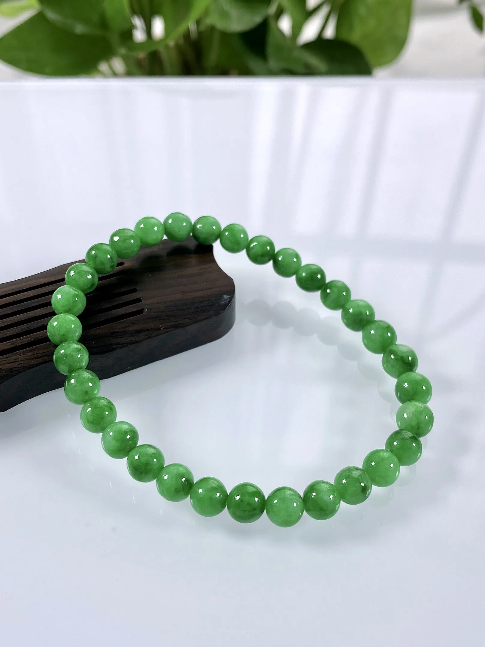 缅甸天然翡翠A货，卡5.8冰润满绿阳绿圆珠手串手链，尺寸：5.8mm/31颗，重量：9.84g