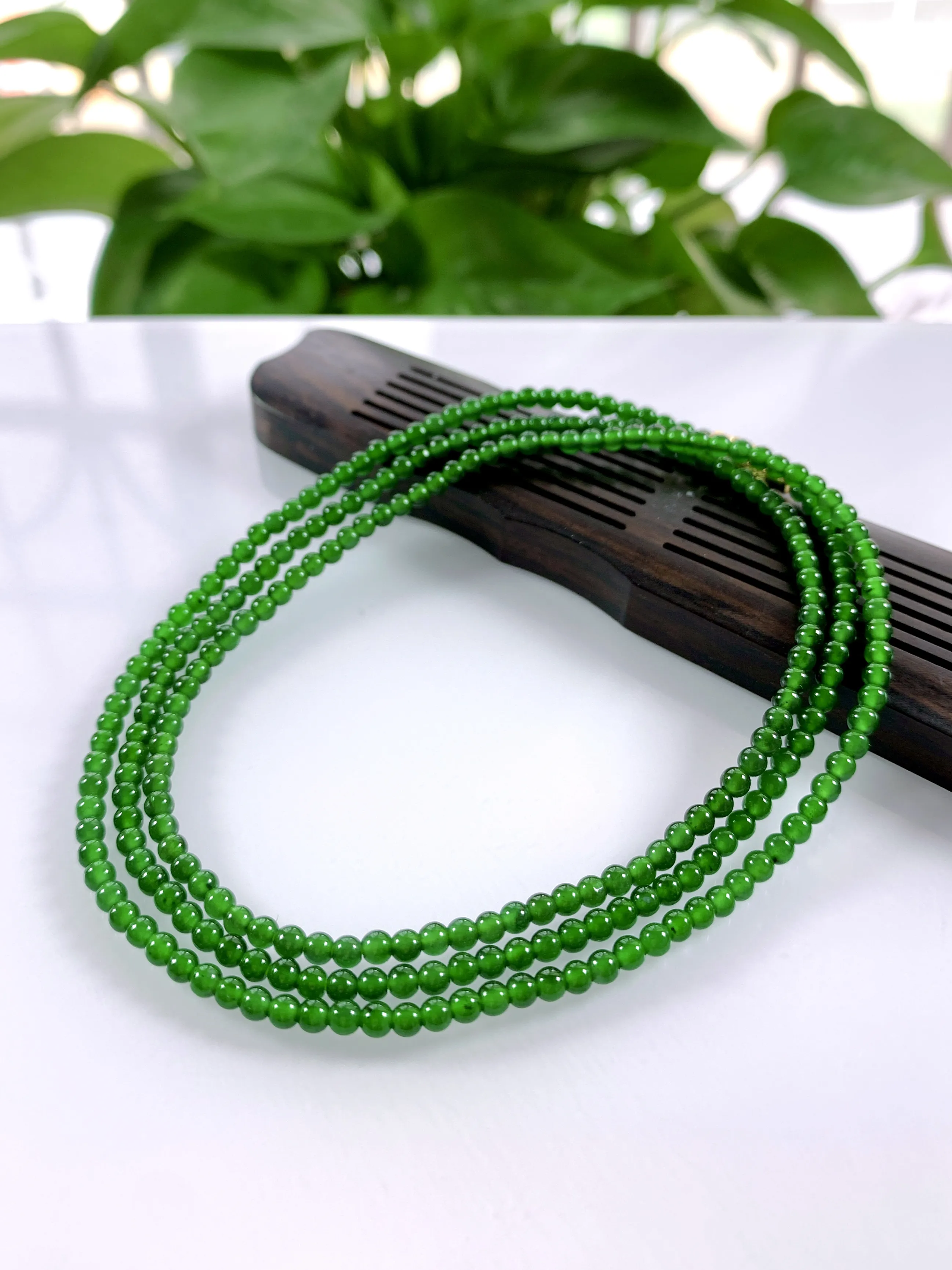 天然翡翠A货，高冰起胶满绿浓阳绿小圆珠小米珠项链手链，尺寸：3mm，长度690mm，重量：11.35g