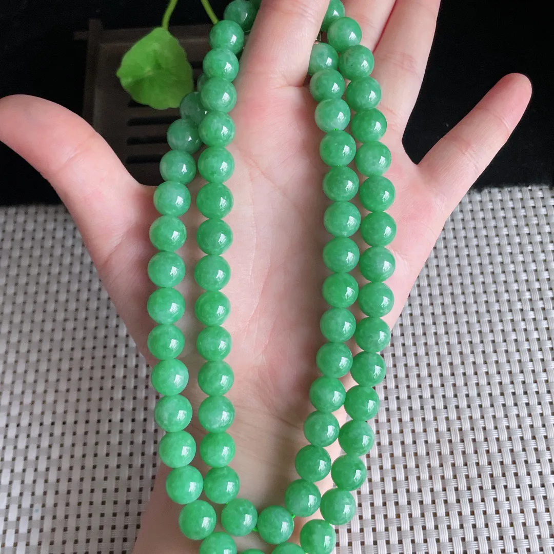 翡翠a货满绿圆珠项链68颗，尺寸 10mm