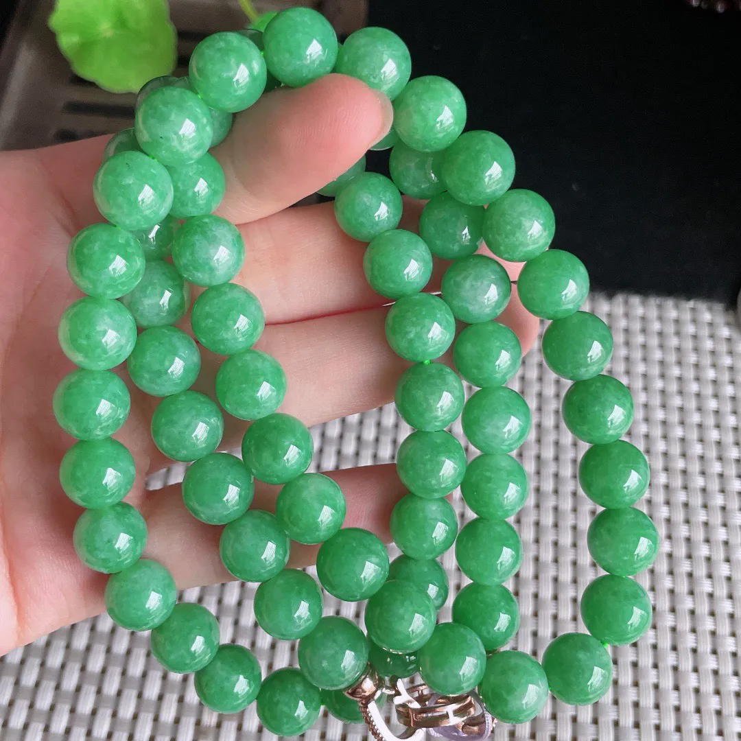 翡翠a货满绿圆珠项链68颗，尺寸 10mm