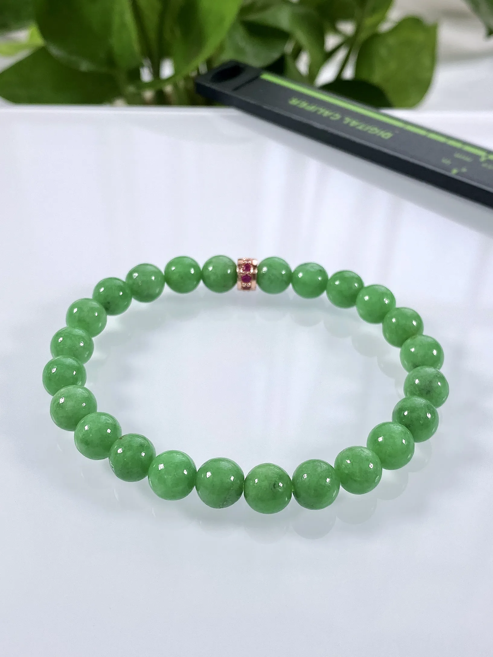 缅甸天然翡翠A货，卡7.5冰润满绿阳绿圆珠手串手链，尺寸：7.5mm/24颗，重量：约16.40g，