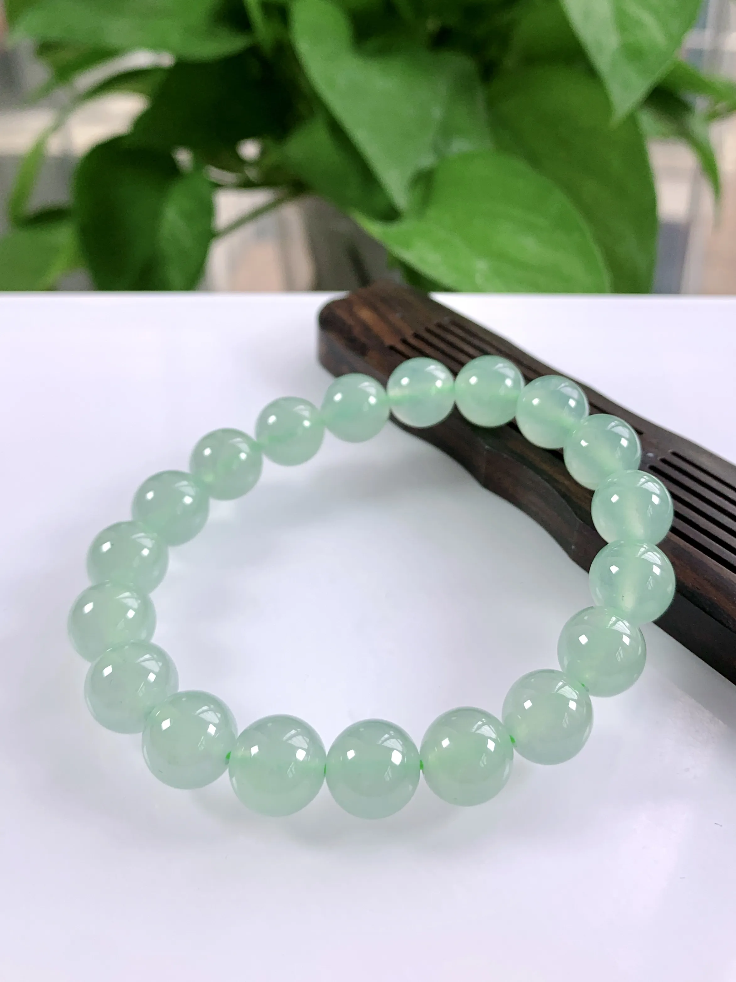 缅甸天然翡翠A货，冰种起胶晴水绿圆珠手串手链，尺寸：10mm/19颗，重量：33.16g，实物更美。