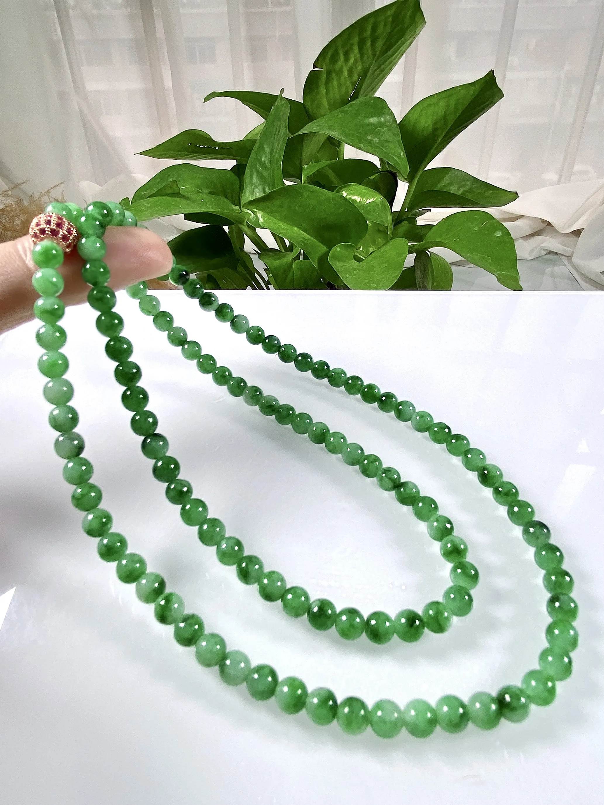缅甸天然翡翠A货，冰润飘绿圆珠项链手链，尺寸：5.5mm/114颗，长度600mm，重量：32.17g