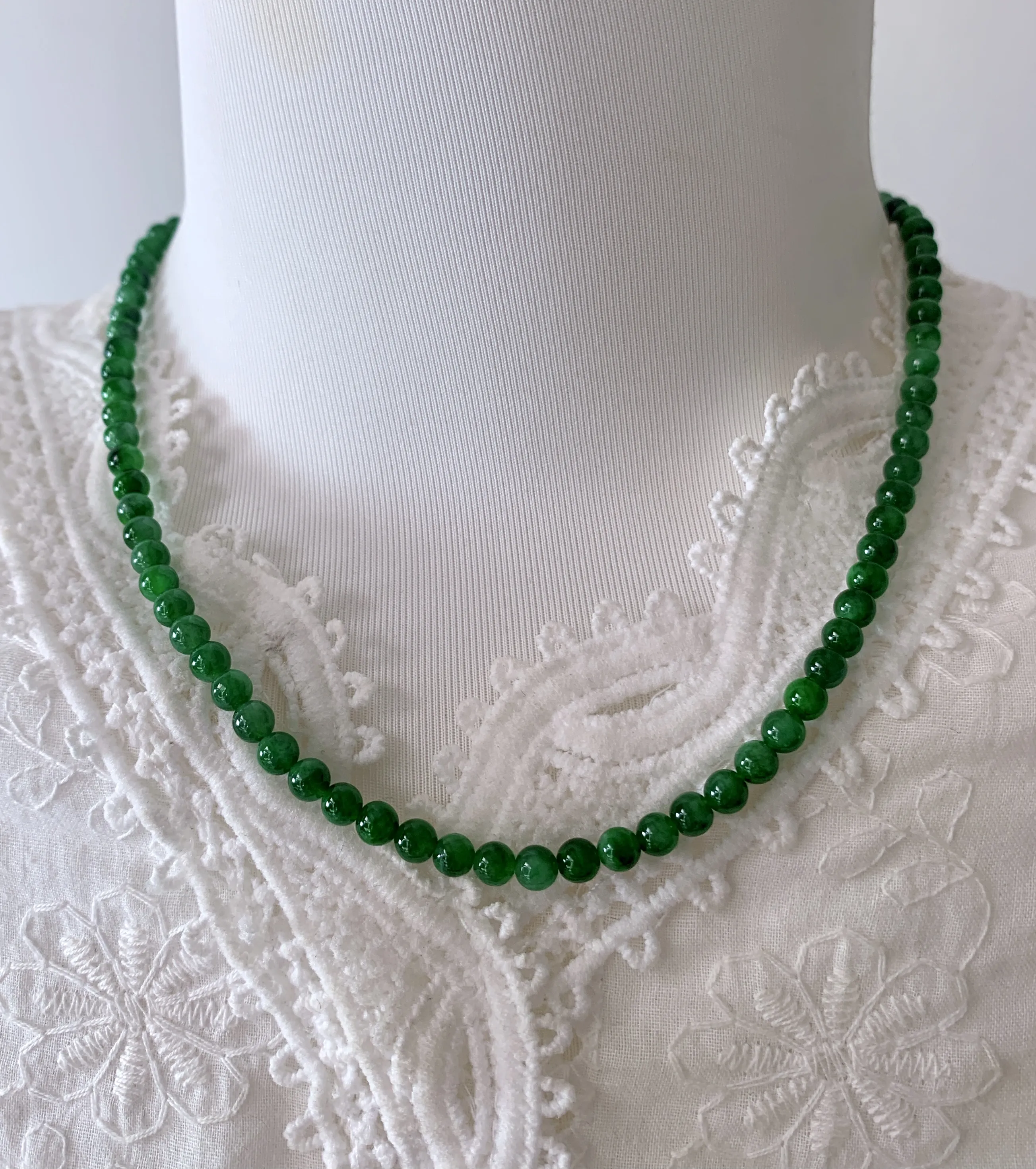 缅甸天然翡翠A货，冰种起胶辣绿圆珠锁骨链手串手链，尺寸：4.9mm长450mm/90颗
