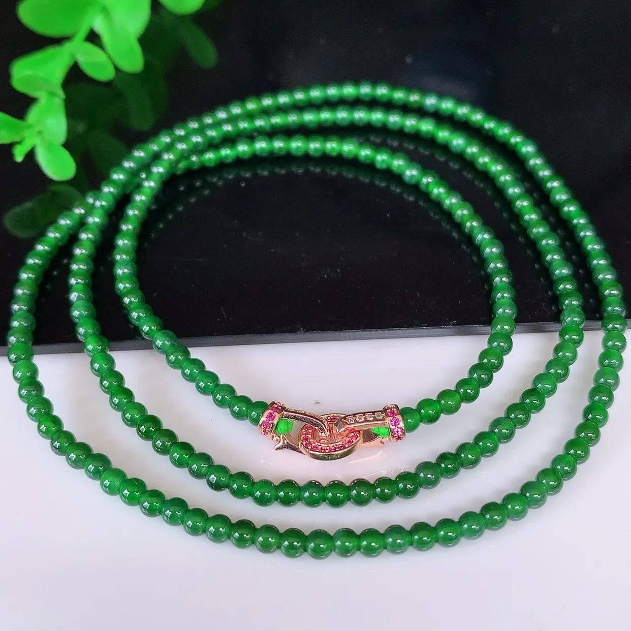自然光实拍，冰种满绿小米珠圆珠项链   翡翠项链 （装饰扣）玉质细腻  冰清玉润  颜色漂亮  #4