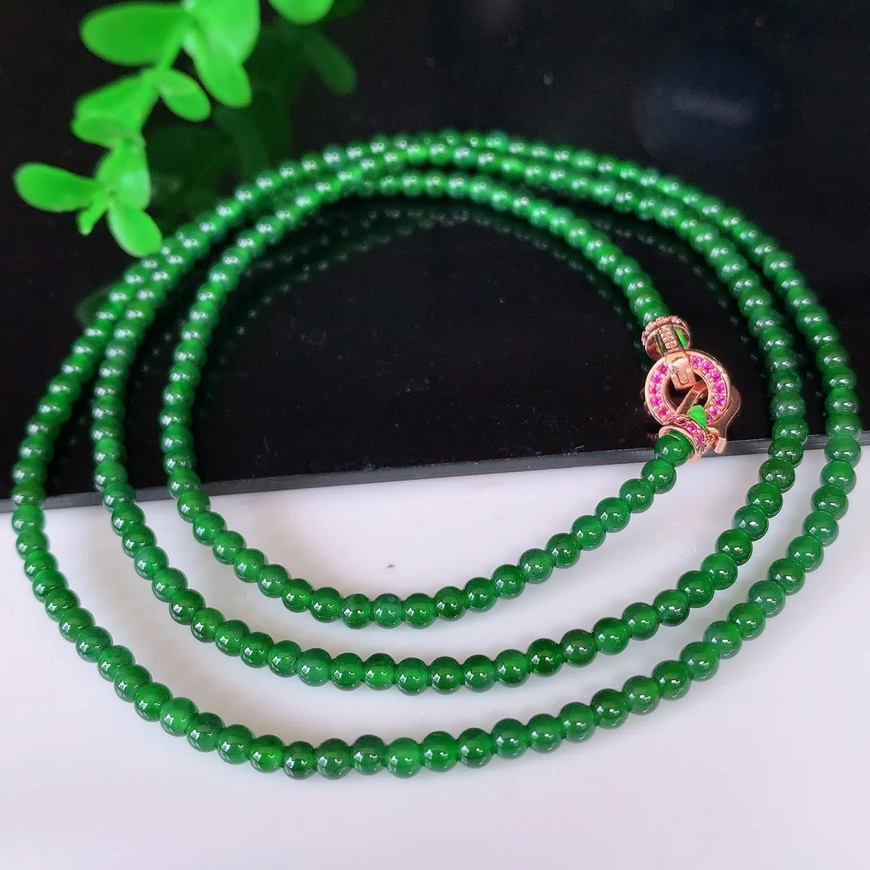 自然光实拍，冰种满绿小米珠圆珠项链   翡翠项链 （装饰扣）玉质细腻  冰清玉润  颜色漂亮  #49.15取一尺寸3mm