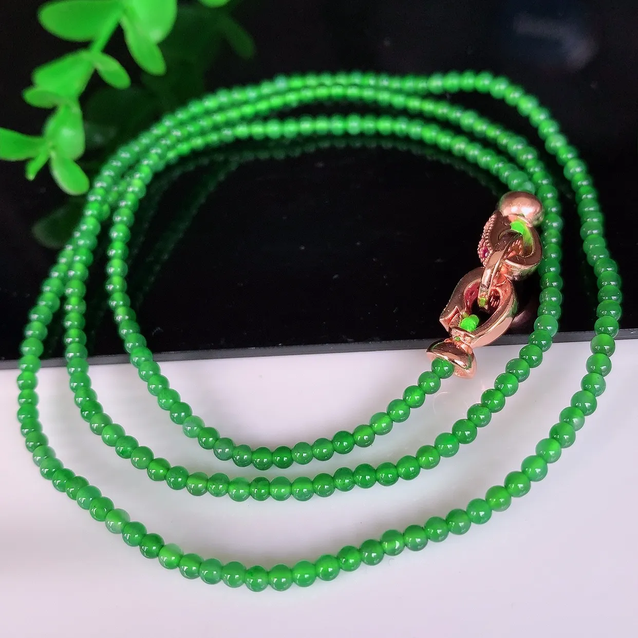 自然光实拍，冰种满绿小米珠圆珠项链  翡翠项链 （装饰扣）玉质细腻  冰清玉润  颜色漂亮  #49.16取一尺寸2.8mm