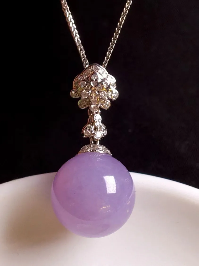 冰糯种紫罗兰圆珠吊坠、真金真钻镶嵌，种水好，玉质细腻 .裸石尺寸13.6