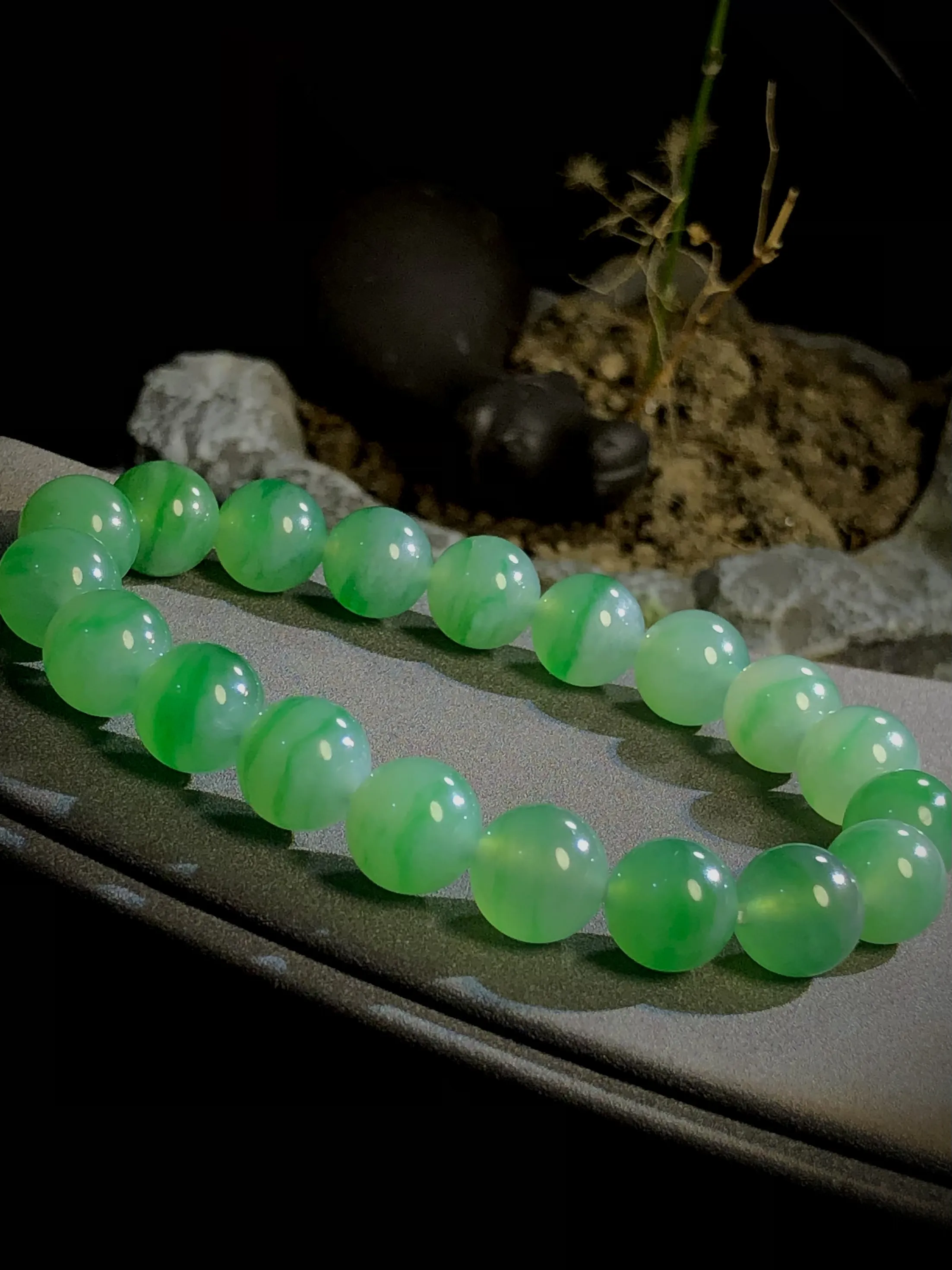 绿花珠子手链手串，
直径10mm，19粒，。。