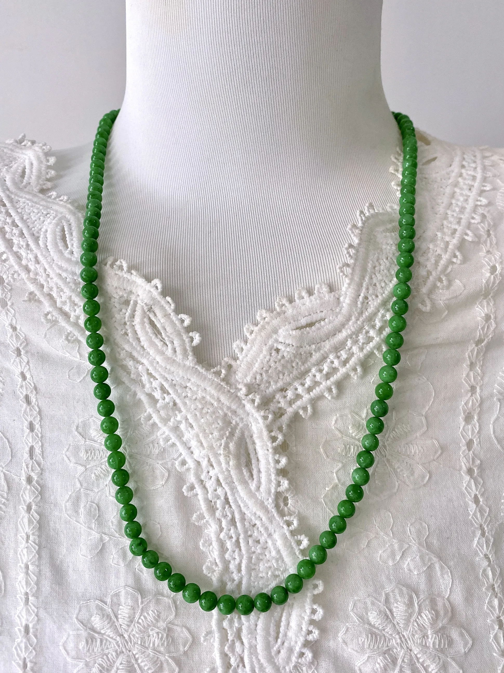缅甸天然翡翠A货，卡5.5冰润满绿阳绿圆珠项链手链，尺寸：5.5mm/108颗，长度580mm，重量：31.16g