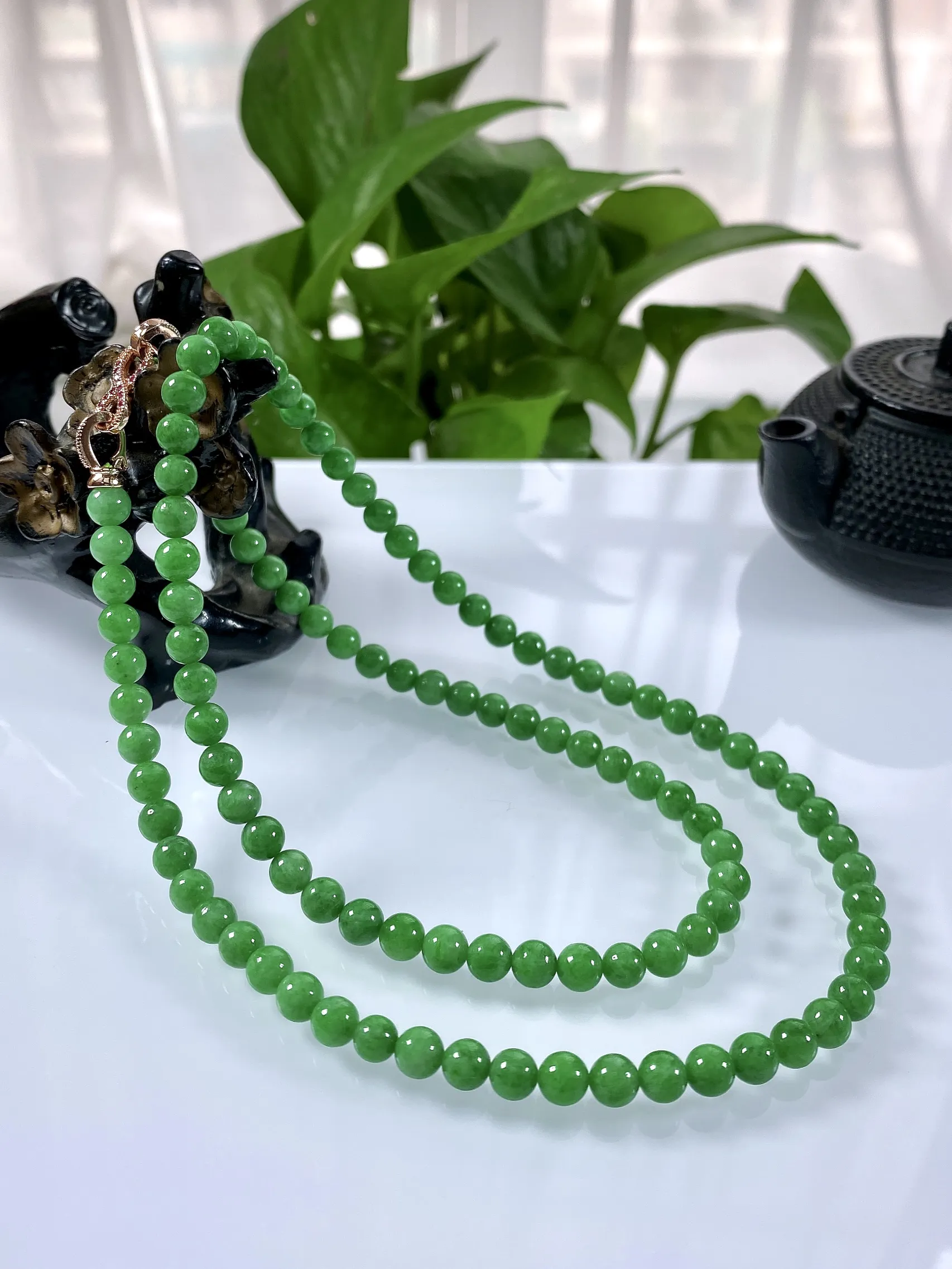 缅甸天然翡翠A货，卡5.5冰润满绿阳绿圆珠项链手链，尺寸：5.5mm/108颗，长度580mm，重量