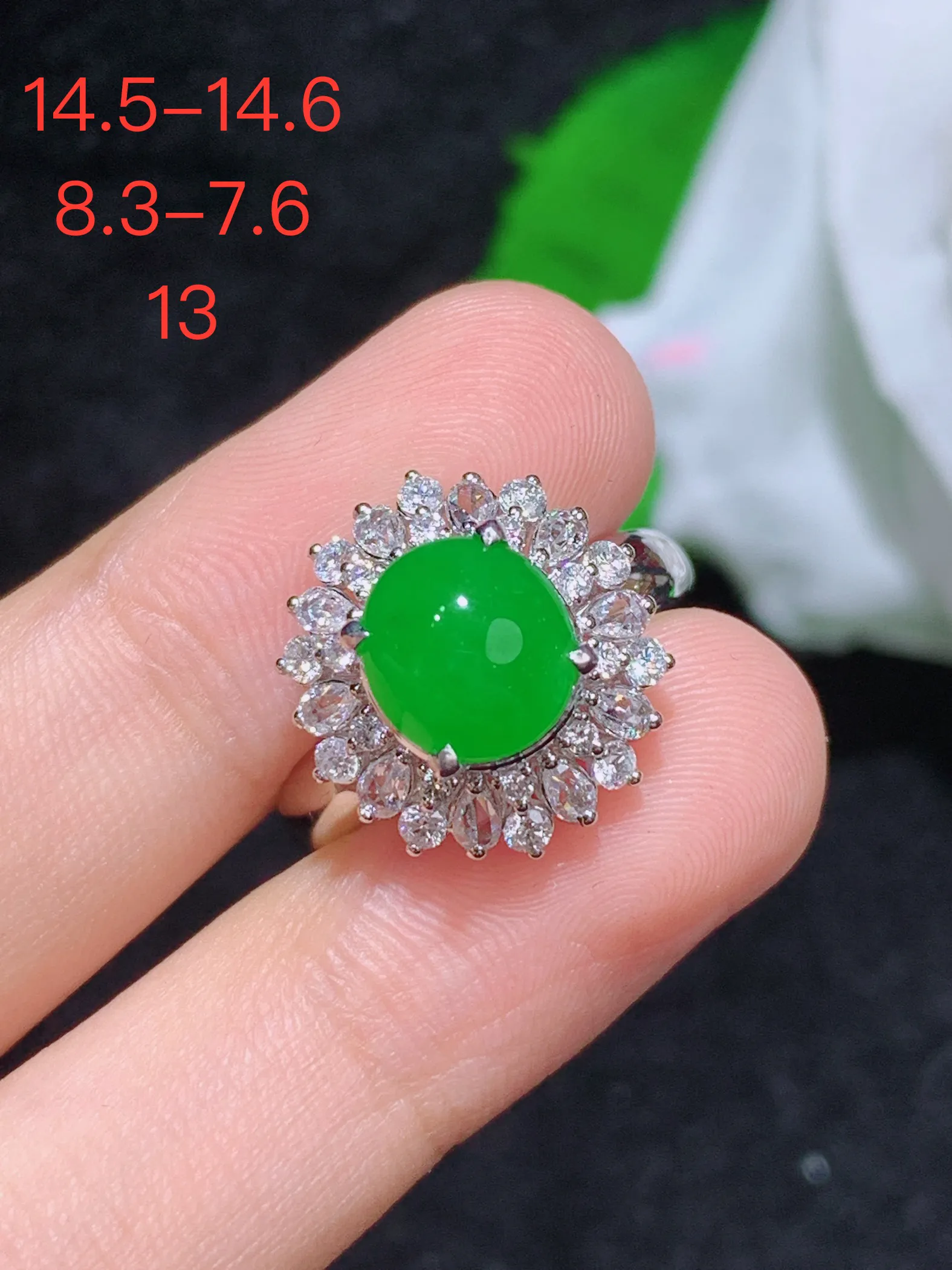 满绿蛋面戒指，18k金镶嵌，颜色清爽，水润，整体规格：14.5-14.6