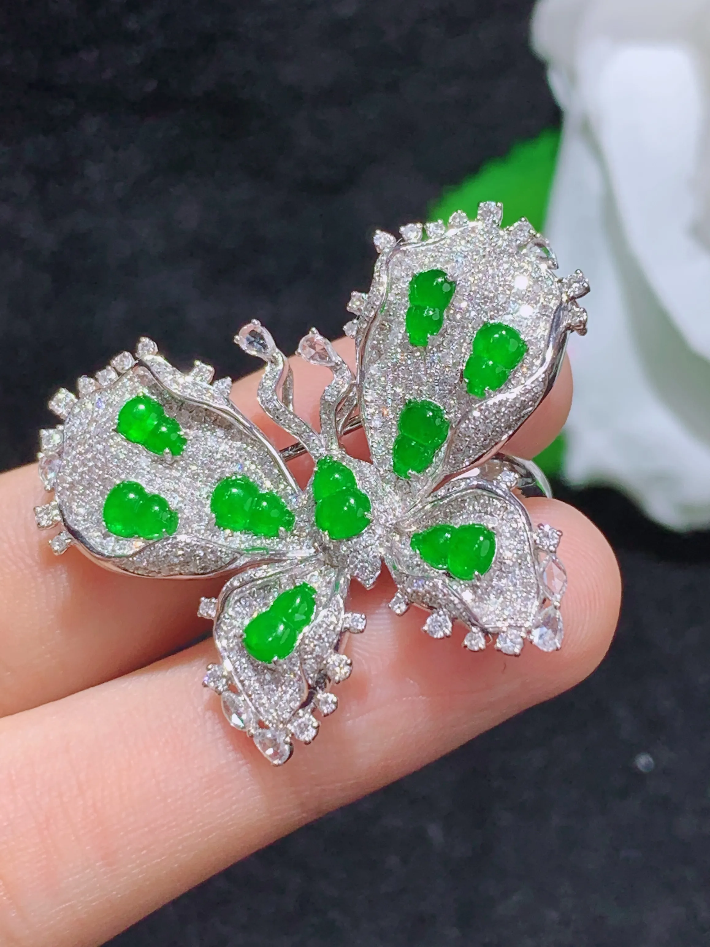 满绿葫芦戒指胸针三用款，18k金镶嵌，颜色清爽，水润，整体规格：27.2-36