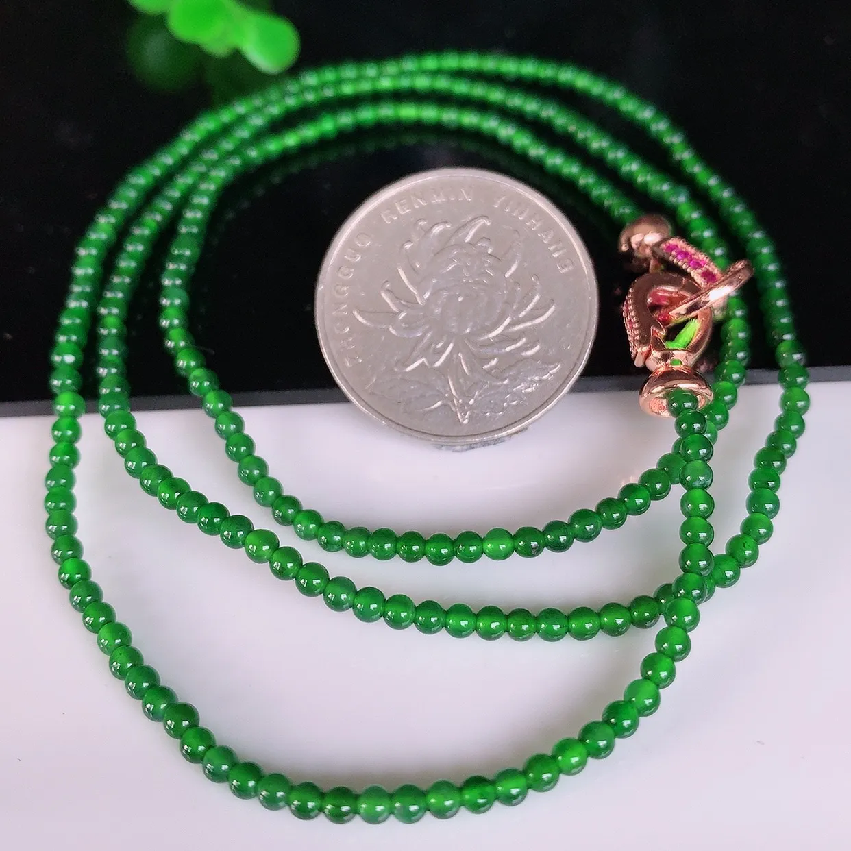 自然光实拍，冰种满绿小米珠圆珠项链  翡翠项链 （装饰扣）玉质细腻  冰清玉润  颜色漂亮  #49.17取一尺寸2.8mm