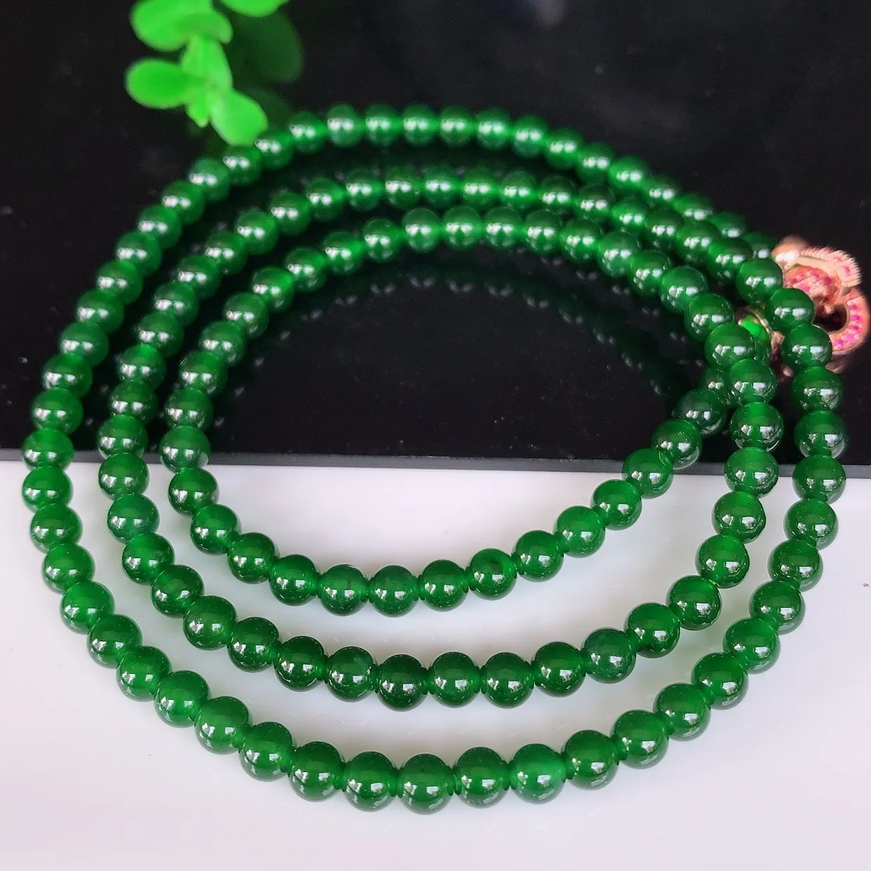 自然光实拍，冰种满绿小米珠圆珠项链  翡翠项链 （装饰扣）玉质细腻  冰清玉润  颜色漂亮  #25.17取一尺寸4.5mm