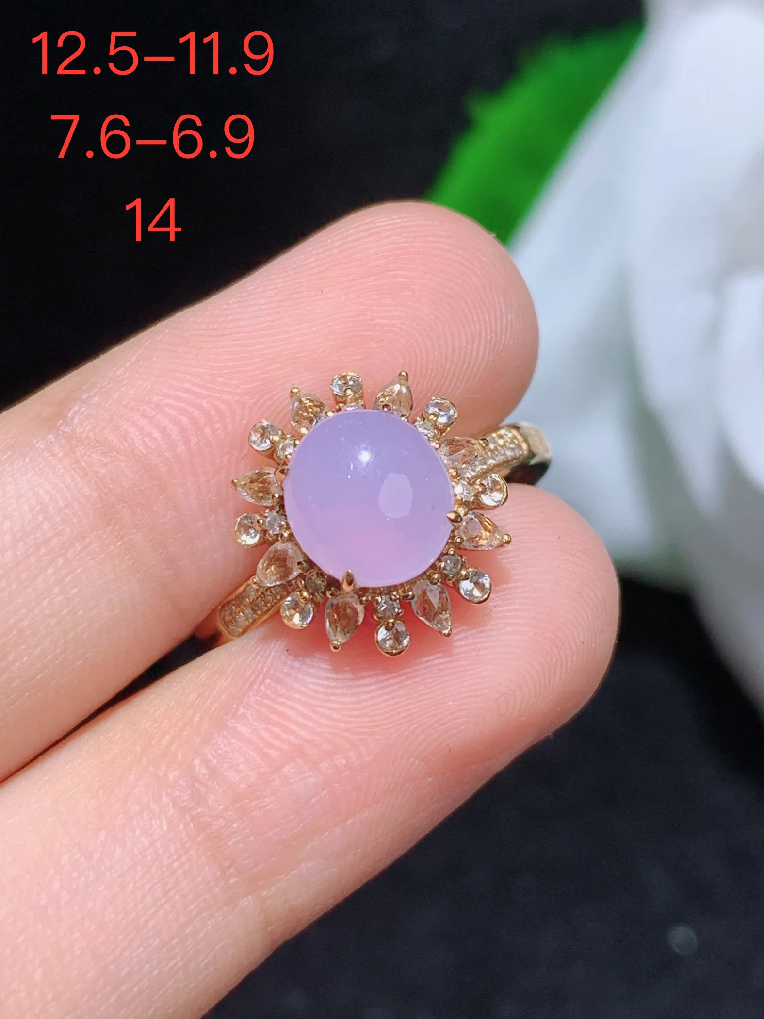 紫罗兰蛋面戒指，18k金镶嵌，颜色清爽，水润，整体规格：12.5-11.9