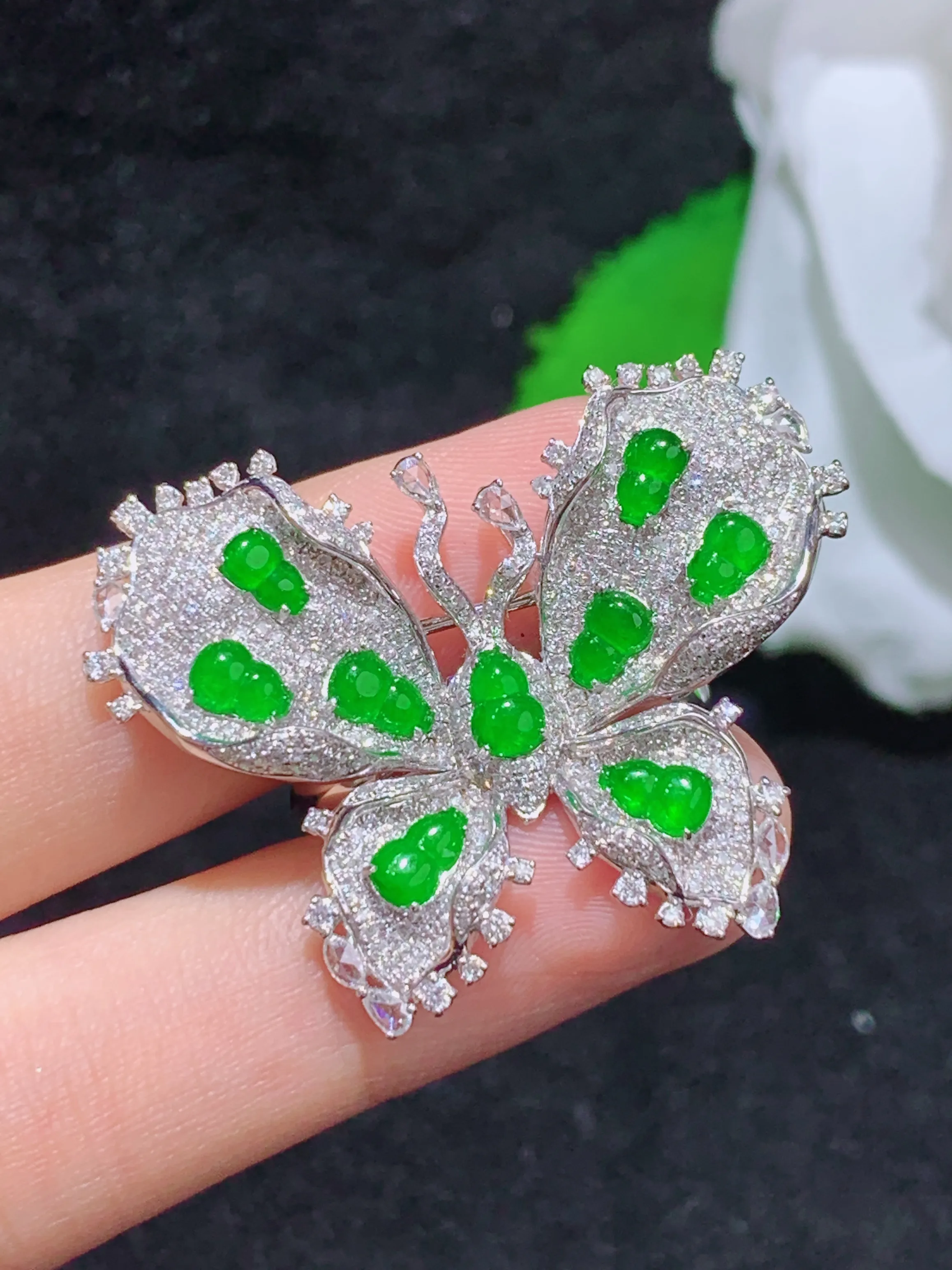 满绿葫芦戒指胸针三用款，18k金镶嵌，颜色清爽，水润，整体规格：27.2-36