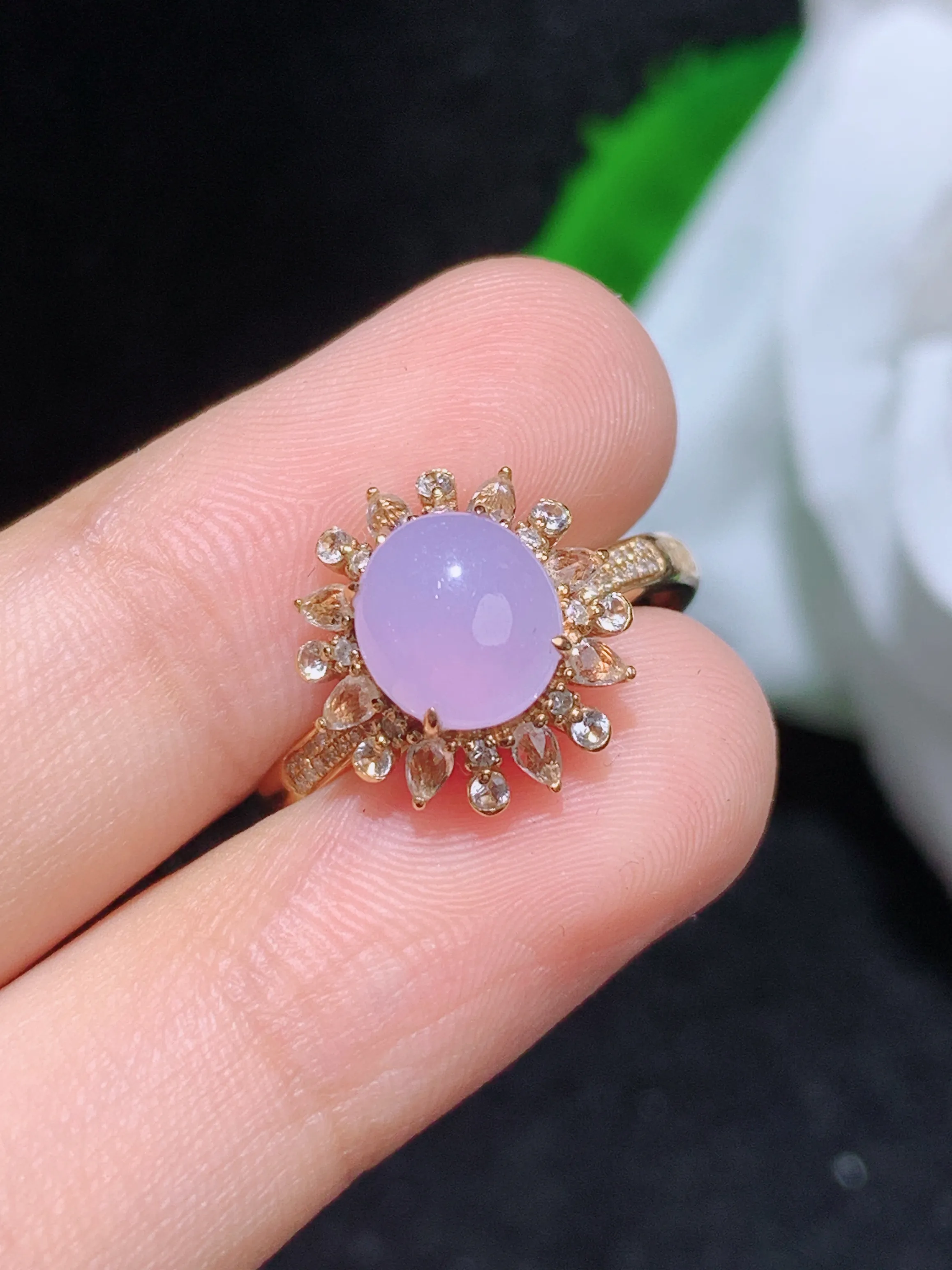 紫罗兰蛋面戒指，18k金镶嵌，颜色清爽，水润，整体规格：12.5-11.9