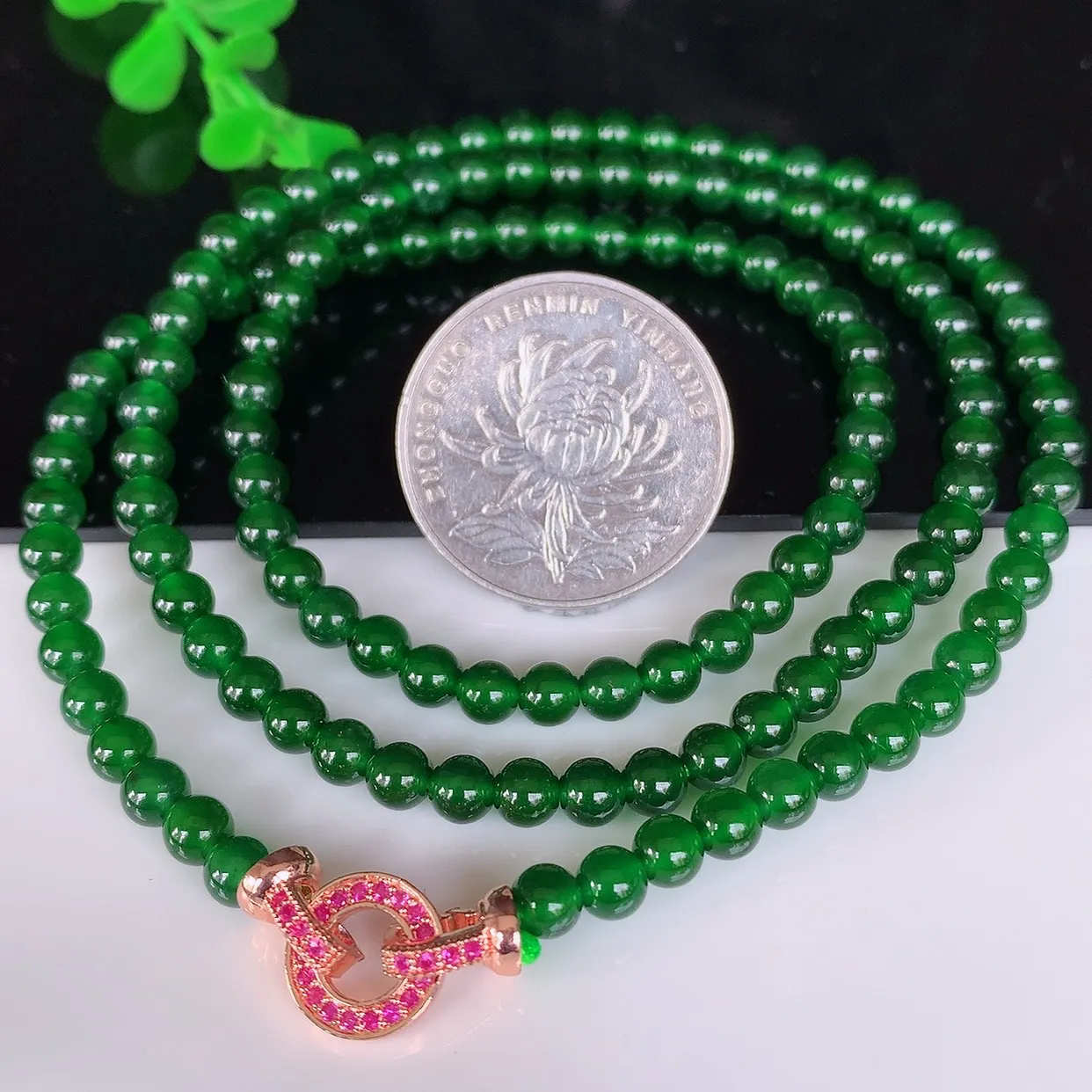 自然光实拍，冰种满绿小米珠圆珠项链  翡翠项链 （装饰扣）玉质细腻  冰清玉润  颜色漂亮  #25.17取一尺寸4.5mm