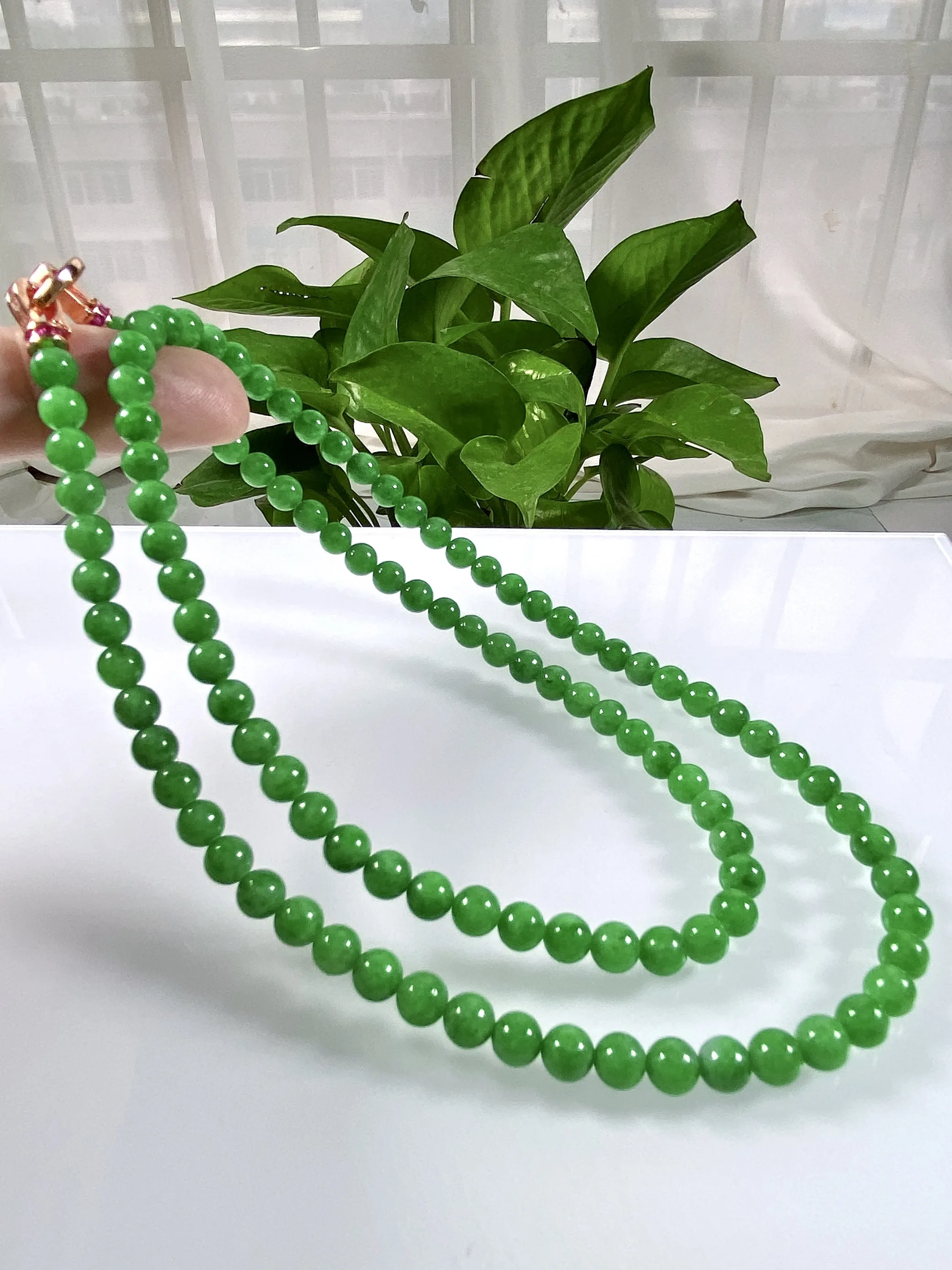 缅甸天然翡翠A货，水润满绿辣阳绿圆珠项链手链，尺寸：5.5mm/108颗，长度590mm，重量：32