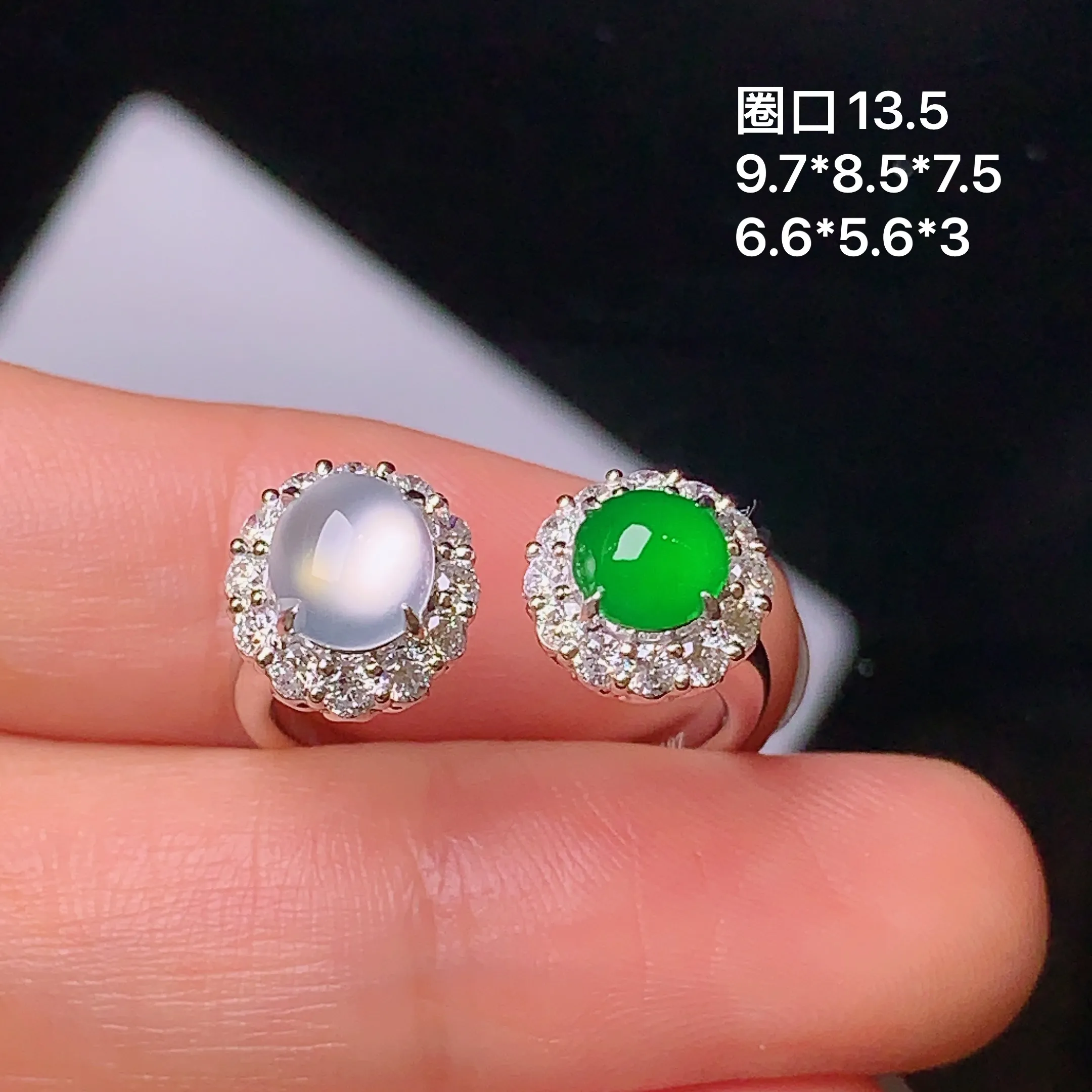 18k金钻镶嵌满绿蛋面组合戒指 玉质细腻 色泽艳丽 款式新颖 圈口13.5 整体尺寸9.7*8.5*7.5
