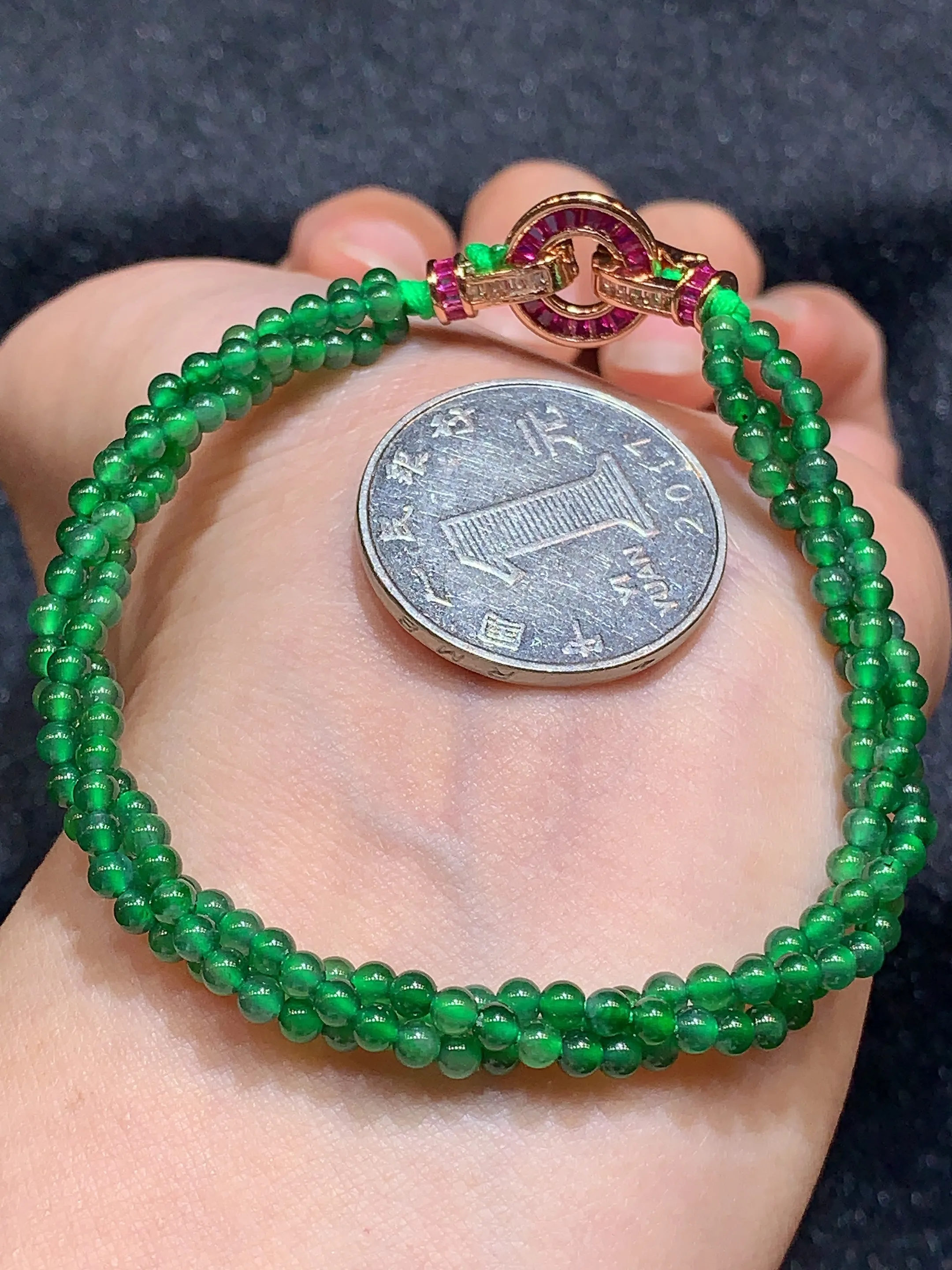满绿圆珠手链 玉质细腻   色泽艳丽 圆润饱满 款式新颖时尚精美 取一尺寸2.8