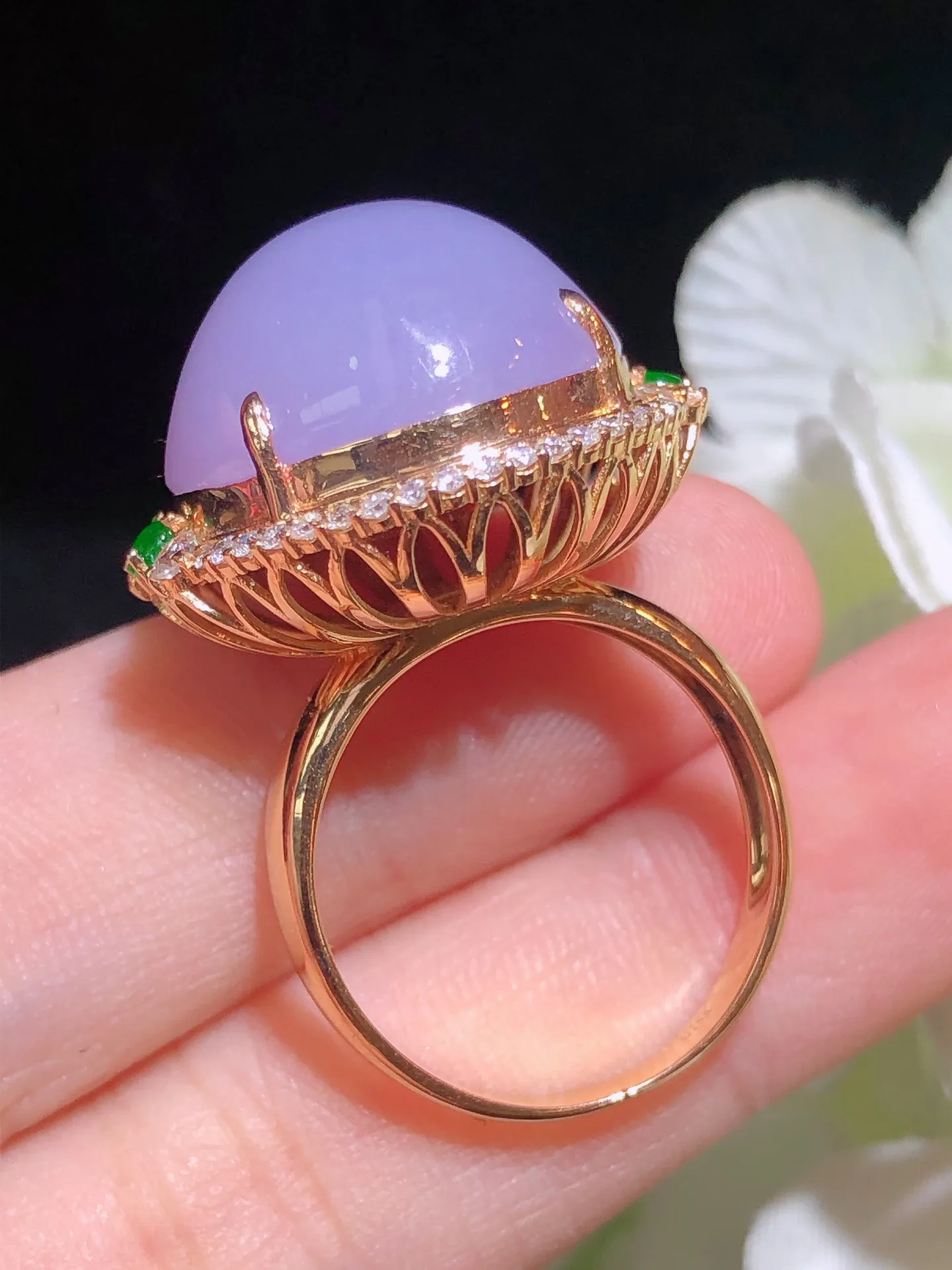 翡翠紫罗兰蛋面戒指 雕工精湛 颜色鲜艳 饱满圆润