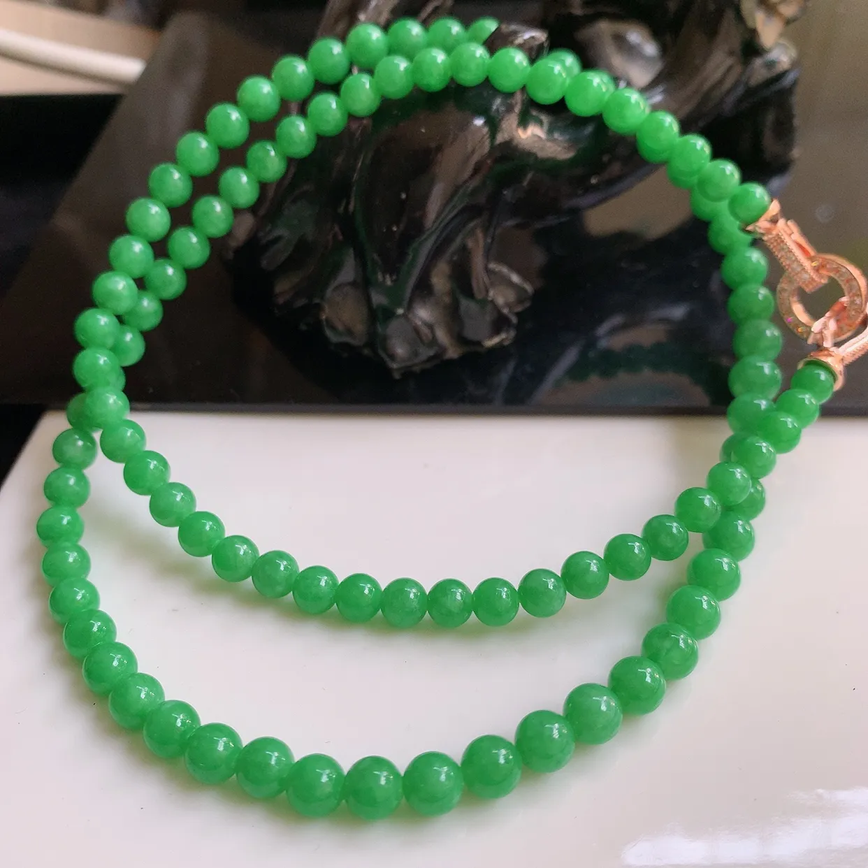 自然光实拍，老坑冰润满绿圆珠项链  翡翠项链 （装饰扣）玉质细腻  冰清玉润  颜色漂亮  #002.2取一尺寸6mm