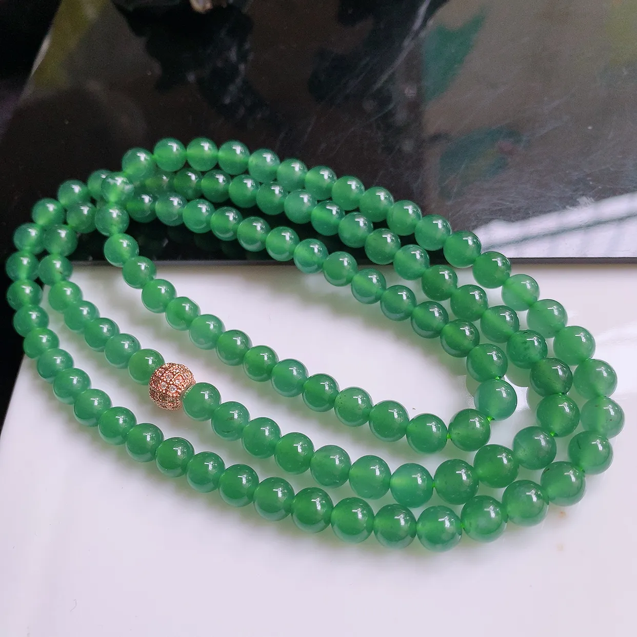 自然光实拍，老坑冰种满绿圆珠项链  翡翠项链 （装饰扣）种老水足，冰清玉润   颜色漂亮  #002.2取一尺寸6.8mm
