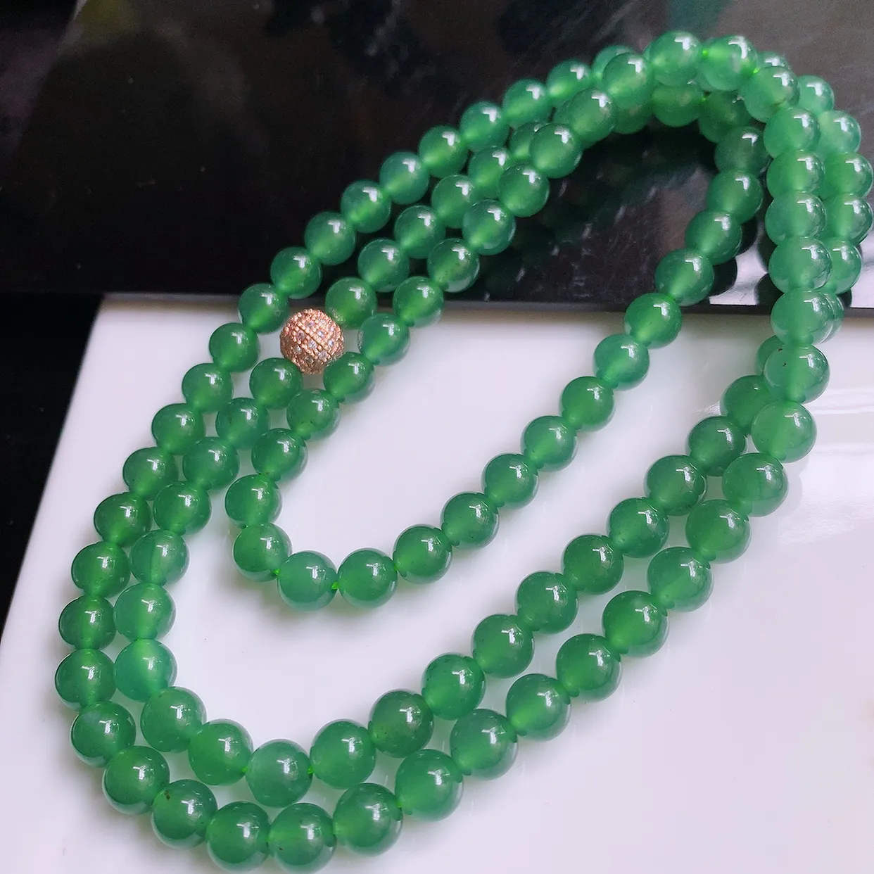 自然光实拍，老坑冰种满绿圆珠项链  翡翠项链 （装饰扣）种老水足，冰清玉润   颜色漂亮  #002.2取一尺寸6.8mm