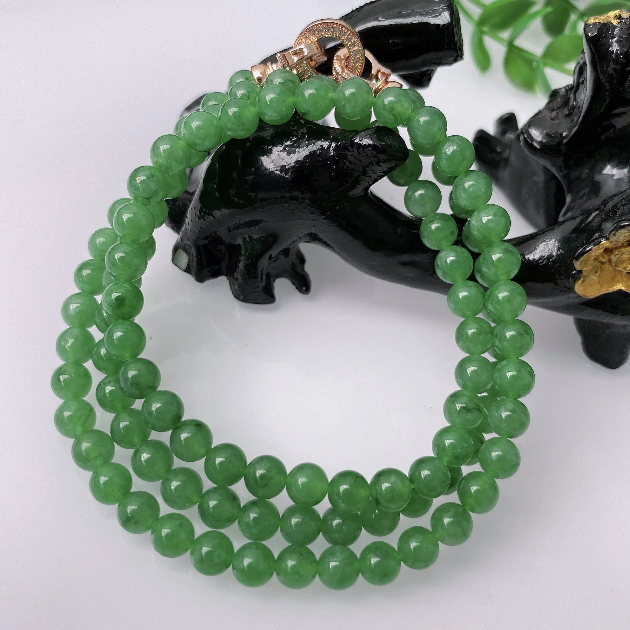 天然翡翠A货 冰润满绿圆珠项链 翡翠珠链，种老水足，冰清玉润  颜色漂亮  取一尺寸6mm #419