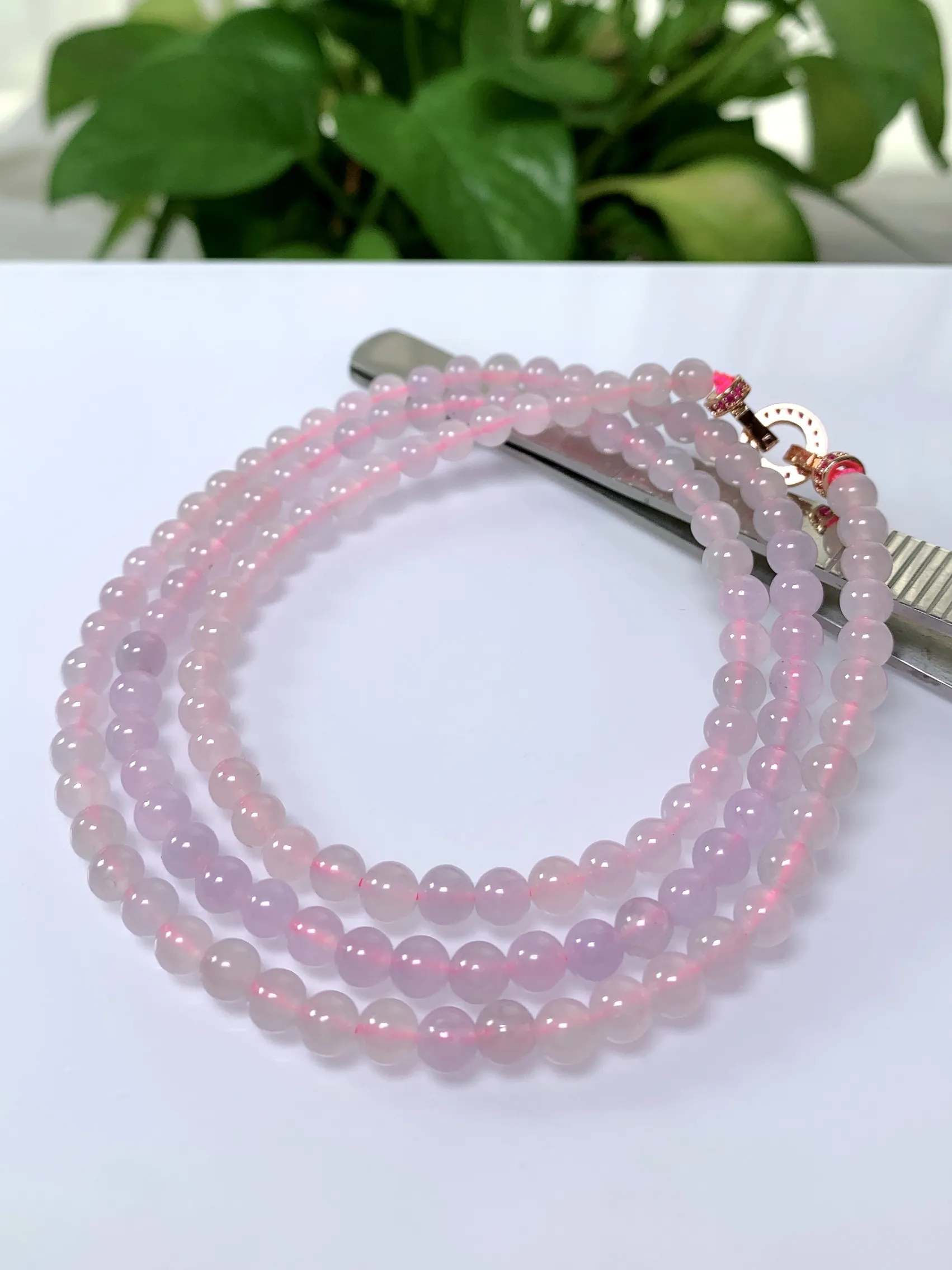 缅甸天然翡翠A货，高冰起光起胶粉色圆珠项链手链，尺寸：5.3mm/130颗，长度650mm，重量32.38g