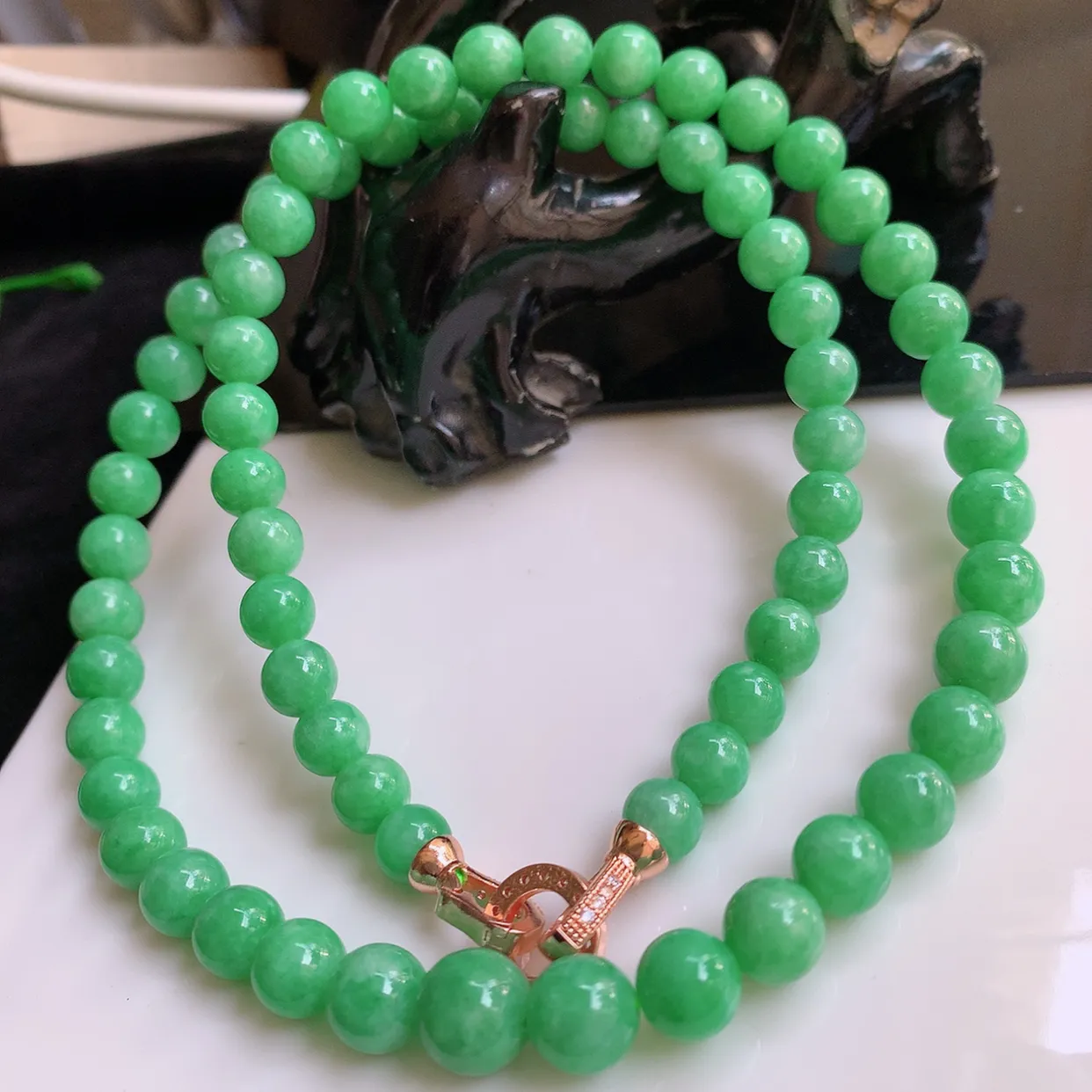 自然光实拍，冰润满绿圆珠项链  翡翠项链 （装饰扣）玉质细腻  冰清玉润    颜色漂亮  #002.2取一尺寸8.2mm