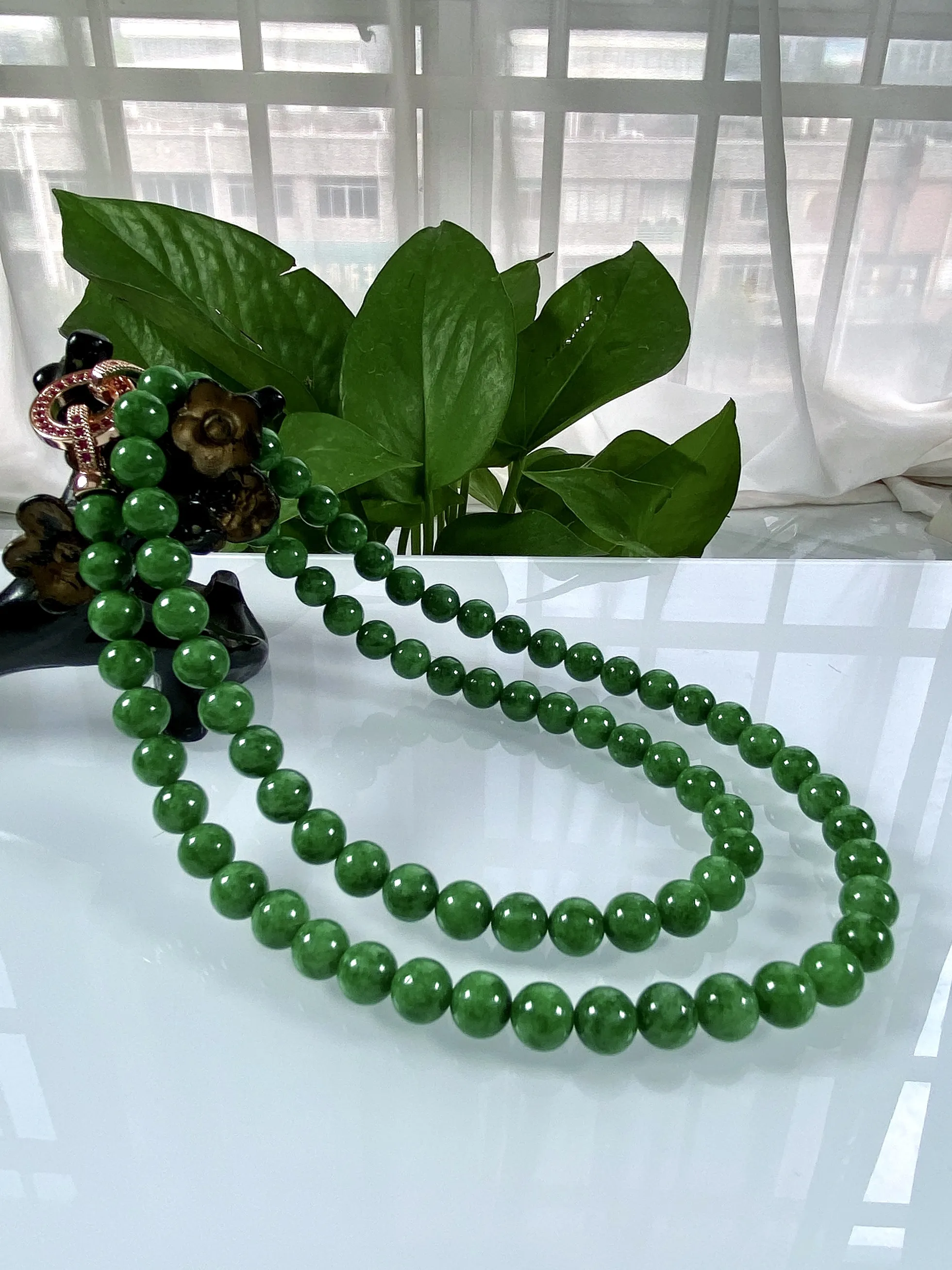 缅甸天然翡翠A货，卡7.5水润满绿辣绿圆珠项链手链，尺寸：7.5mm/82颗，长度600mm，重量：60.38g