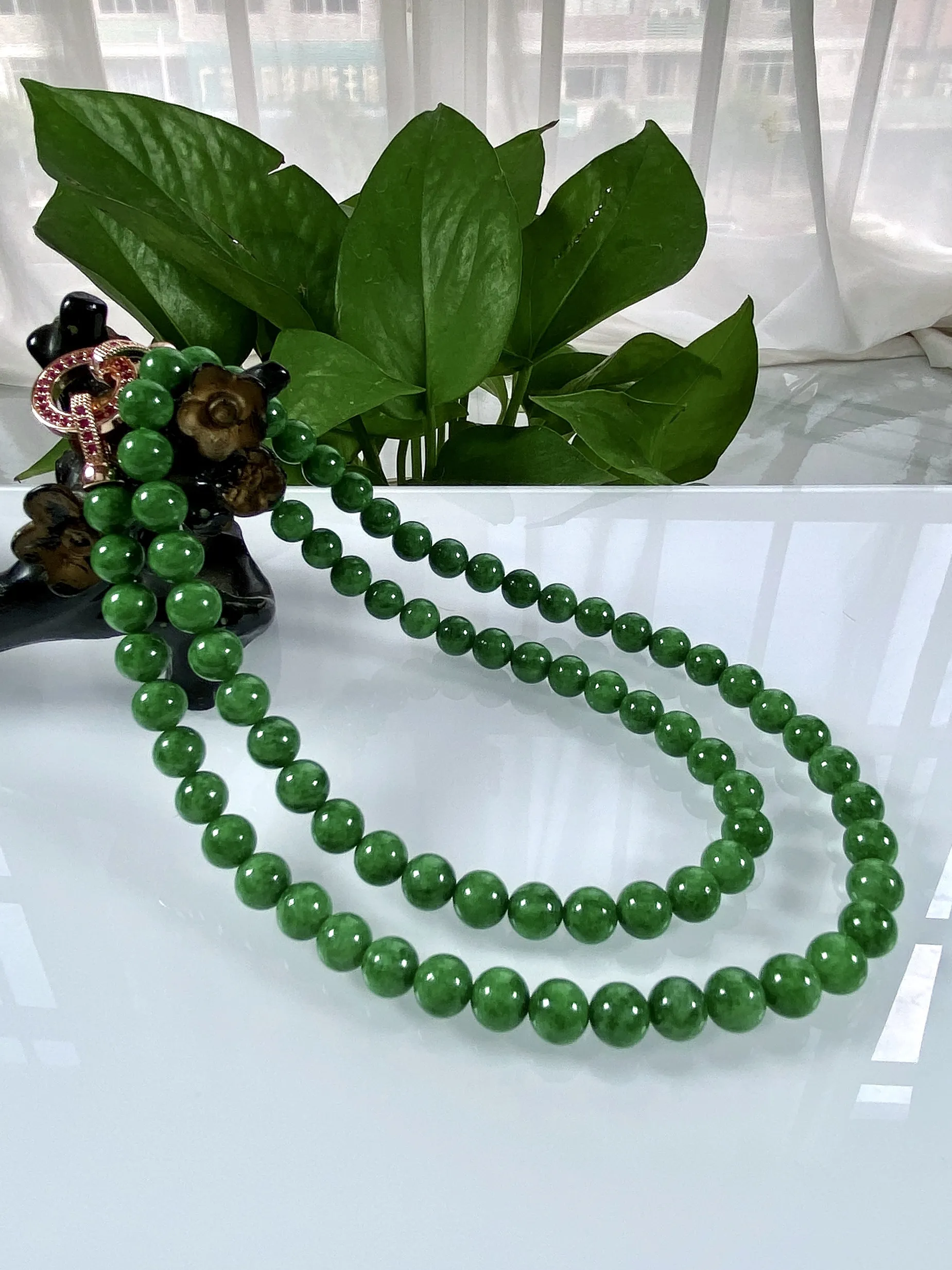 缅甸天然翡翠A货，卡7.5水润满绿辣绿圆珠项链手链，尺寸：7.5mm/82颗，长度600mm，重量：60.38g