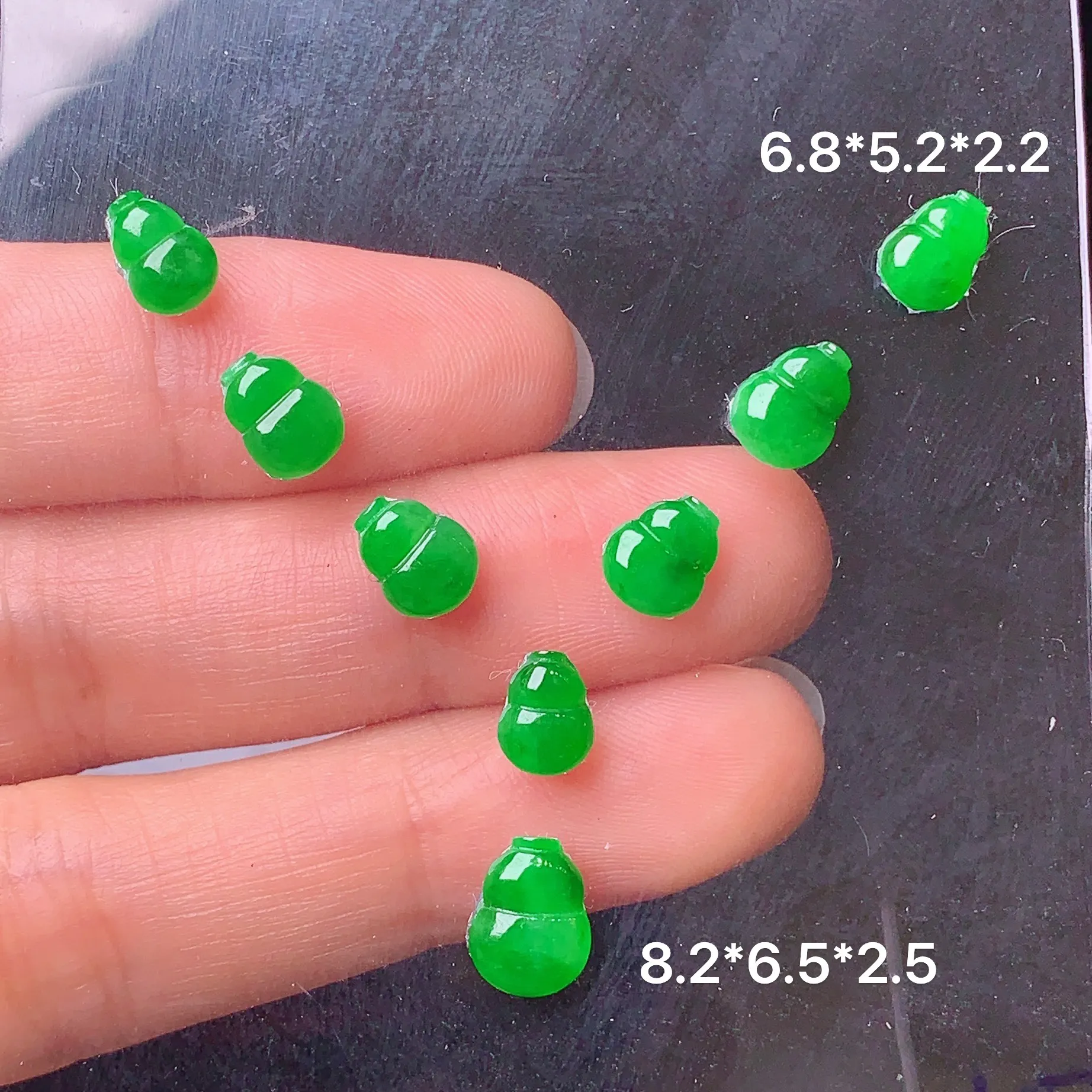 镶嵌款 满绿葫芦一手 玉质细腻 水润透亮 色泽艳丽 取一尺寸6.8*6.5*2.5