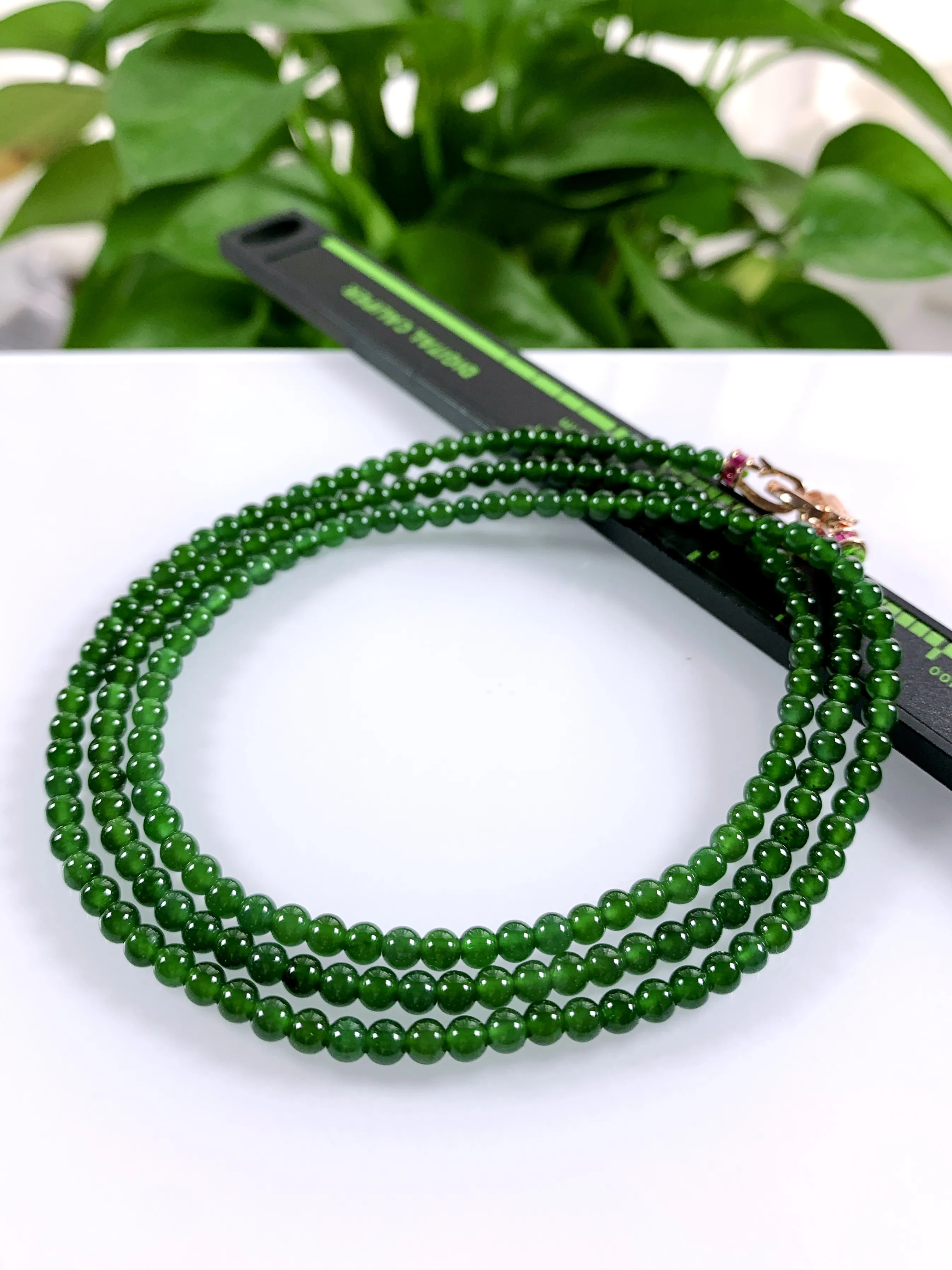 天然翡翠A货，冰种起胶满绿辣阳绿小圆珠小米珠项链手链，尺寸：3.8mm，长度690mm，重量：18.50g