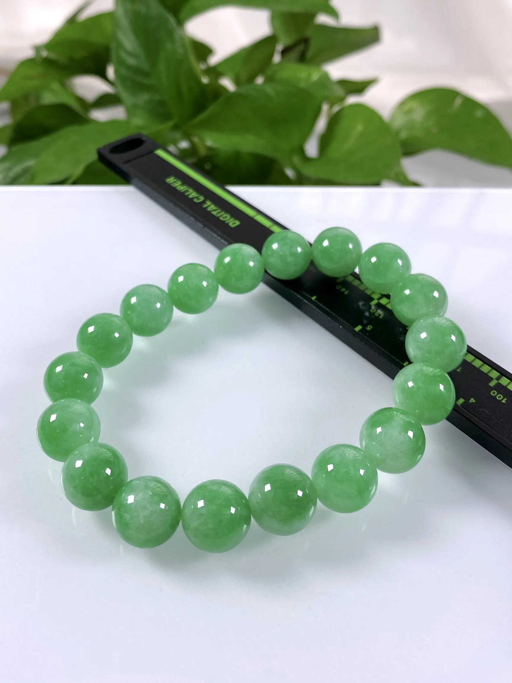 缅甸天然翡翠A货，冰糯种满绿阳绿圆珠手串手链，尺寸：11.5mm/18颗，重量：46.17g