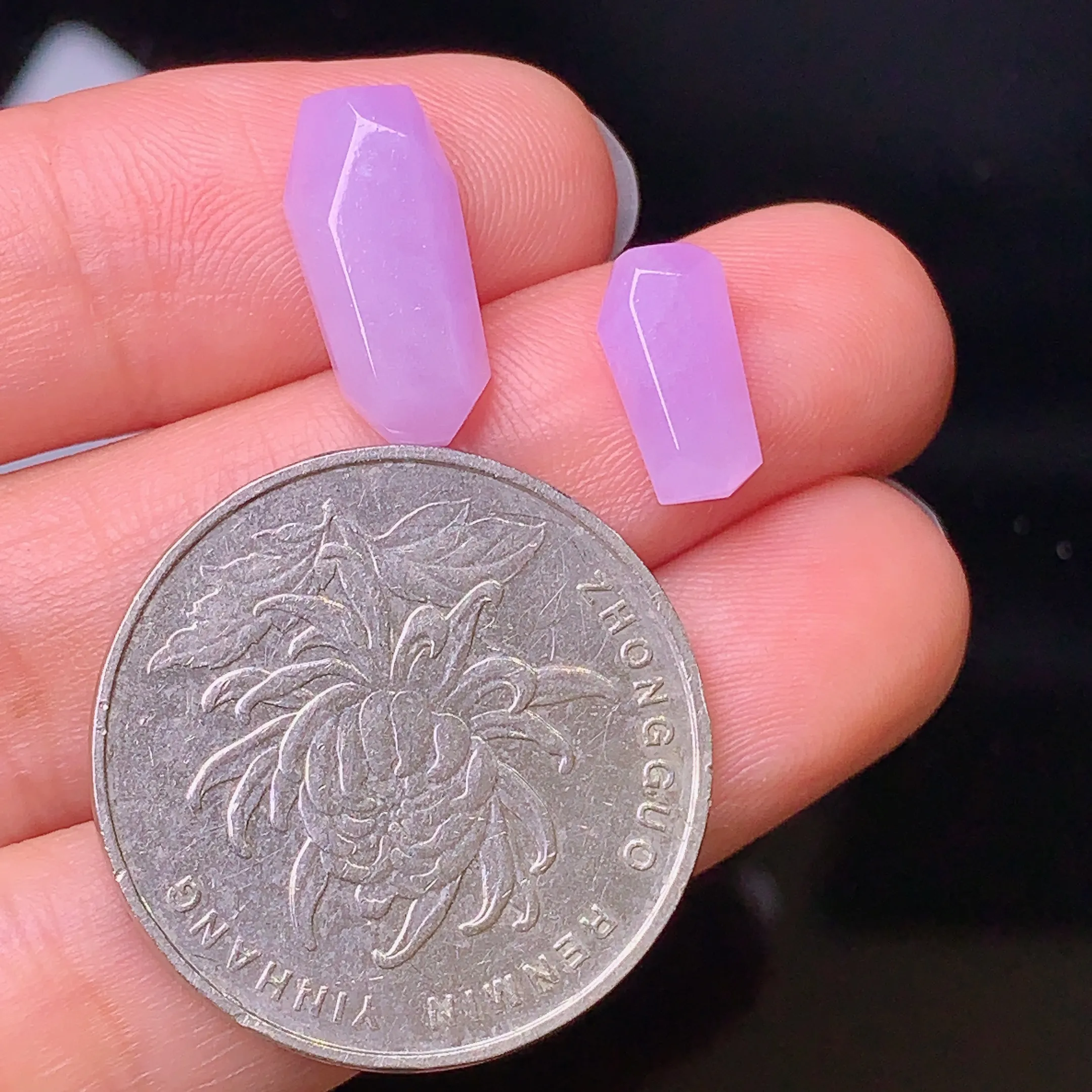 镶嵌款 紫罗兰菱形一对 玉质细腻 水润透亮 色泽艳丽 整体尺寸14.8*7.1*3.5