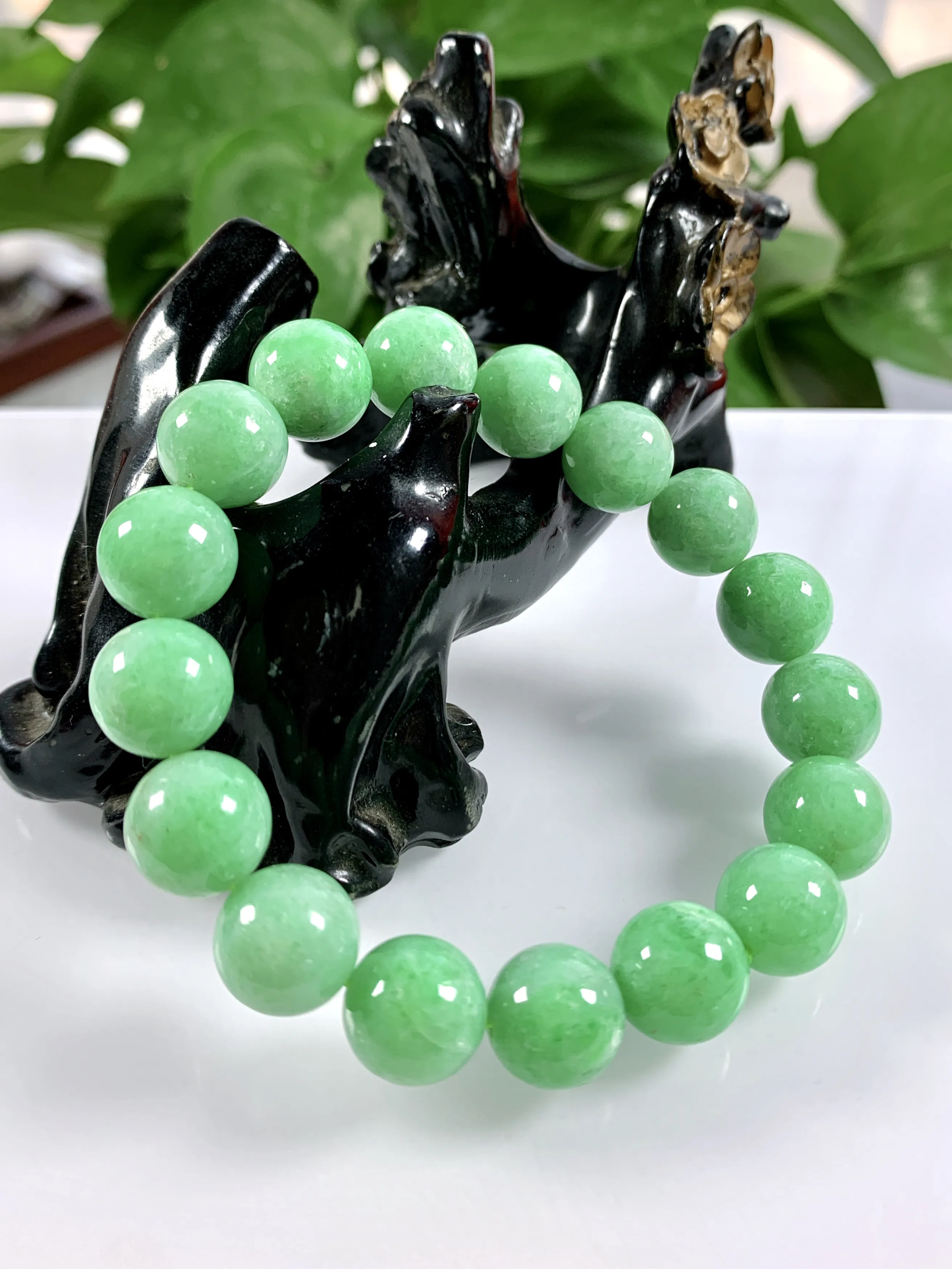 缅甸天然翡翠A货，冰润满绿果阳绿圆珠手串手链，尺寸：12mm/17颗，重量：约49.30g