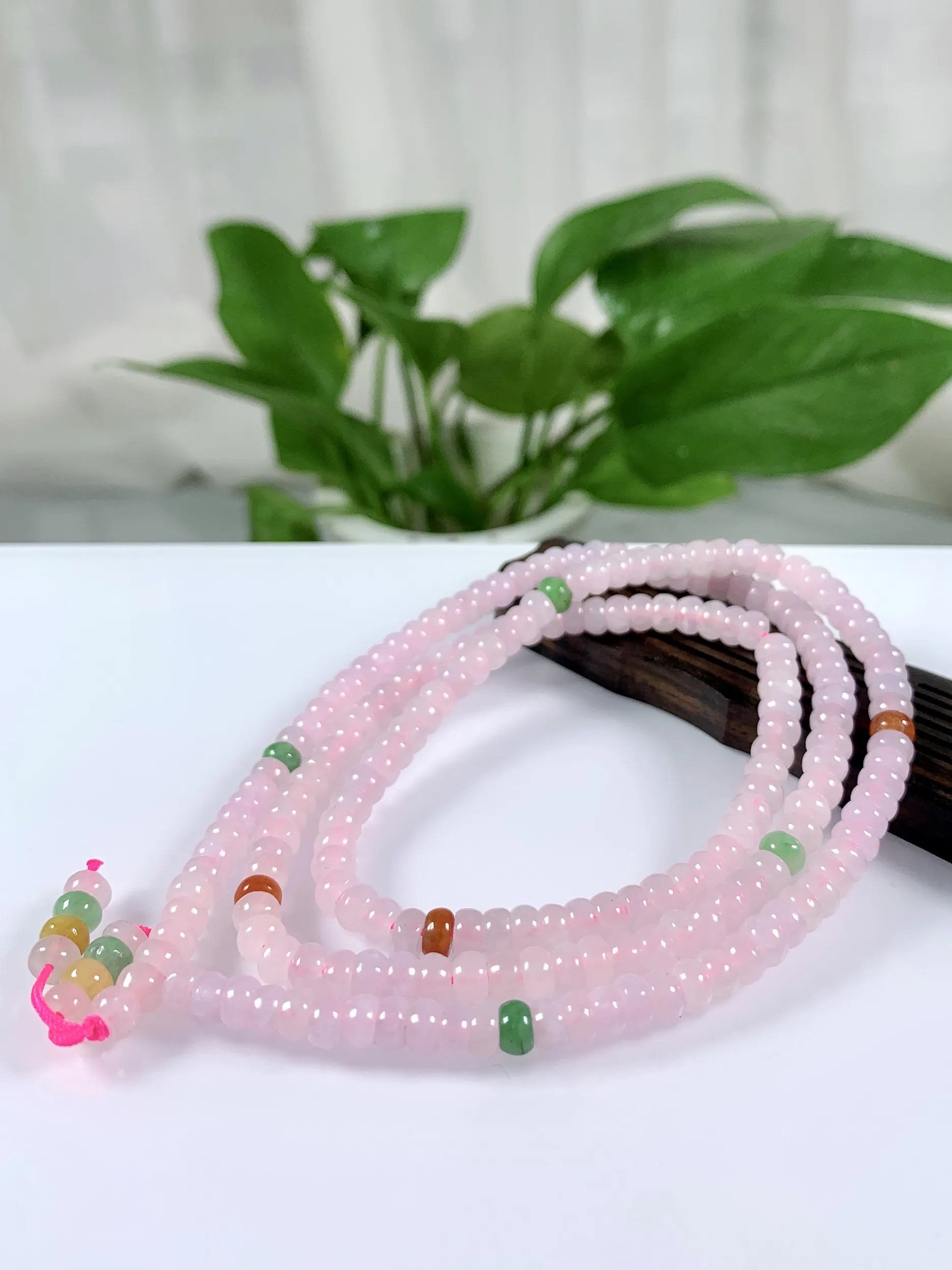 (发2条）缅甸天然翡翠A货，冰种粉色三彩算盘珠项链手链，尺寸：5.5/3mm，长度约700mm，重量：约39g，一条多条，品质一样，择优发货。