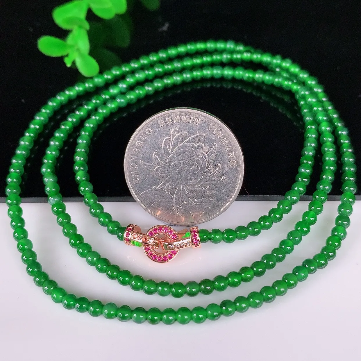 自然光实拍，冰种满绿小米珠圆珠项链  翡翠项链 （装饰扣）玉质细腻  冰清玉润  颜色漂亮  #49.21取一尺寸3mm