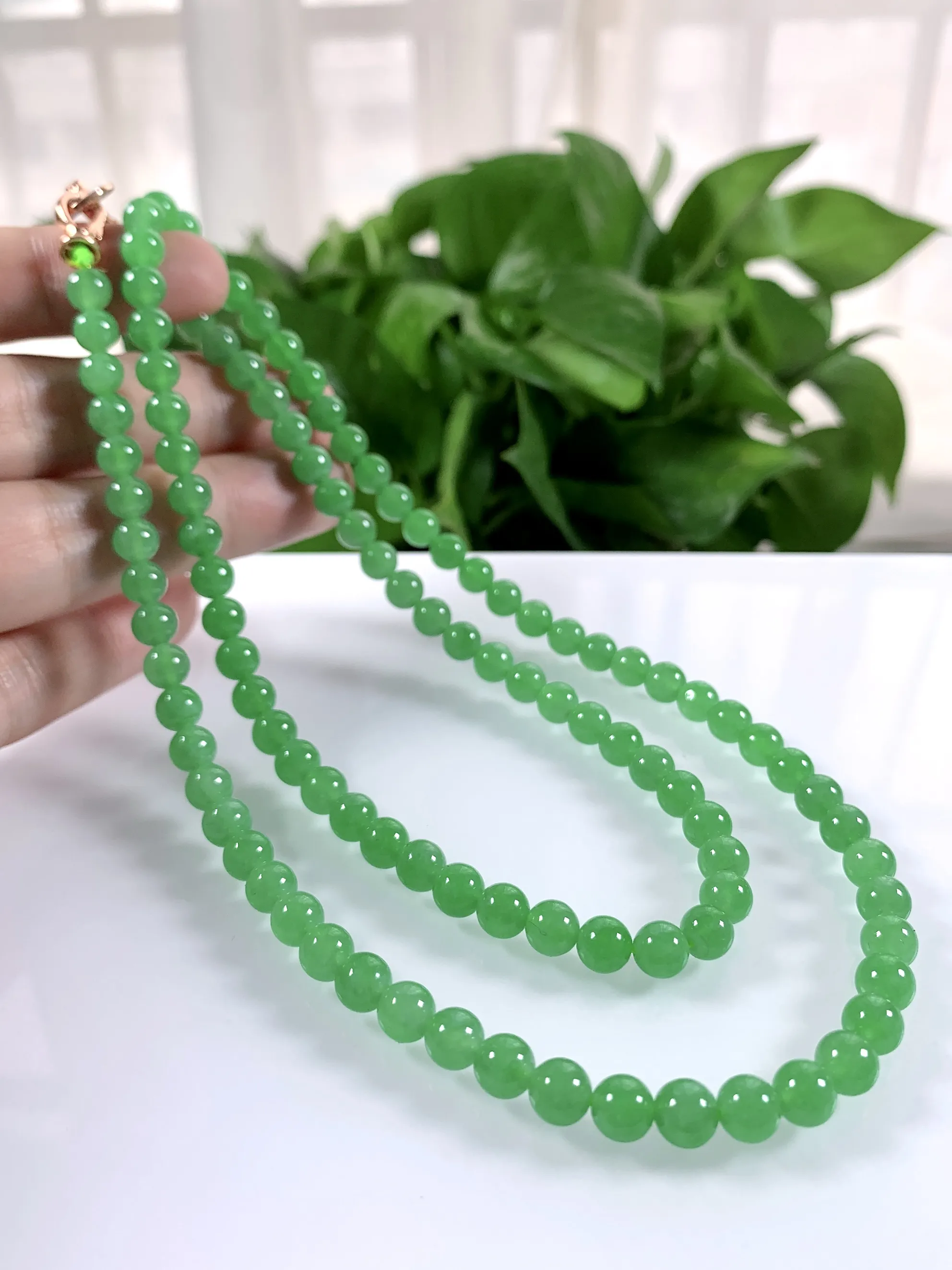 收藏级别，缅甸天然翡翠A货，高冰正阳绿冰绿圆珠项链，尺寸：6.3mm/108颗，长度680mm，重量：48.79g