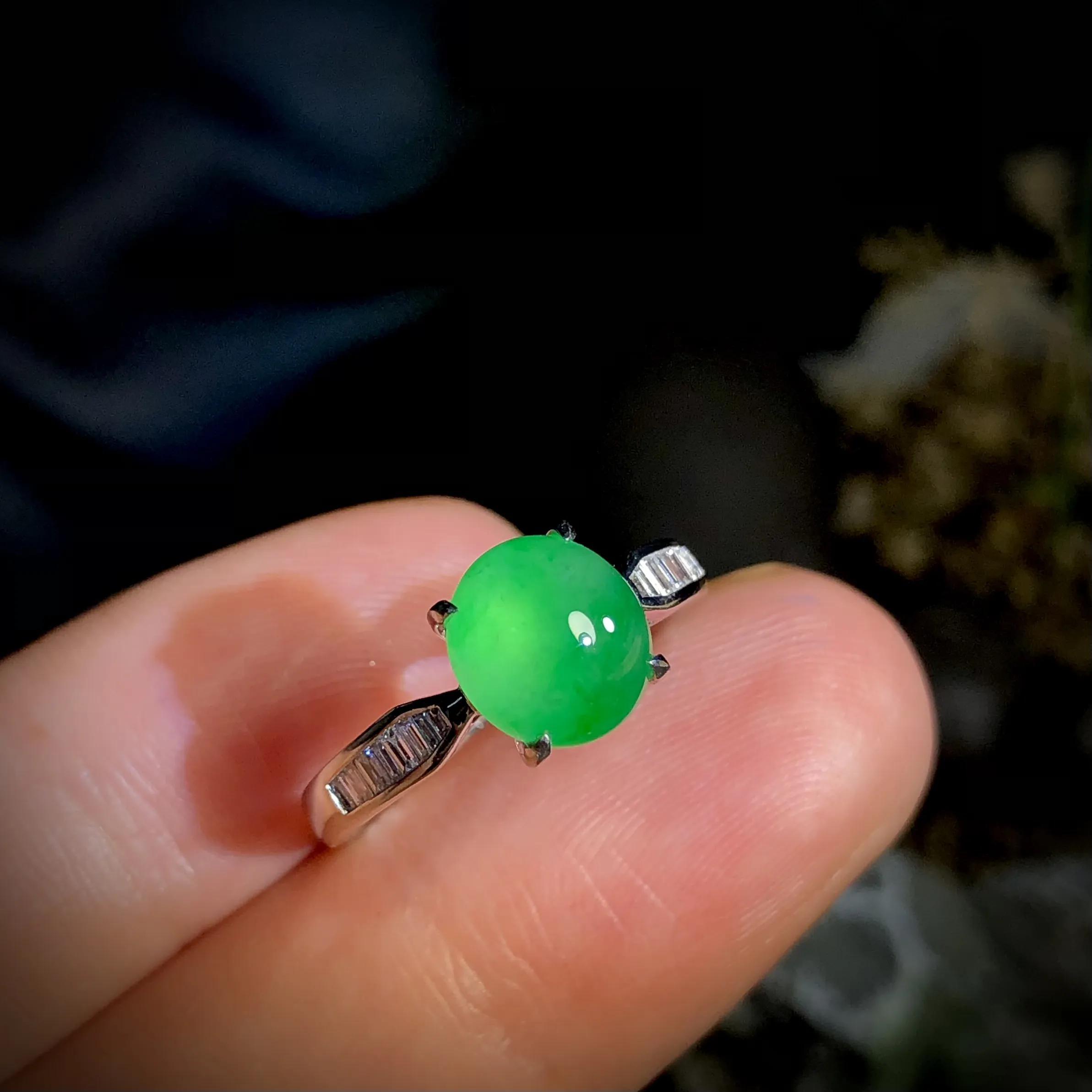 绿戒指，裸石8.2-7.5-3.5mm，
18K金，南非钻，14#，