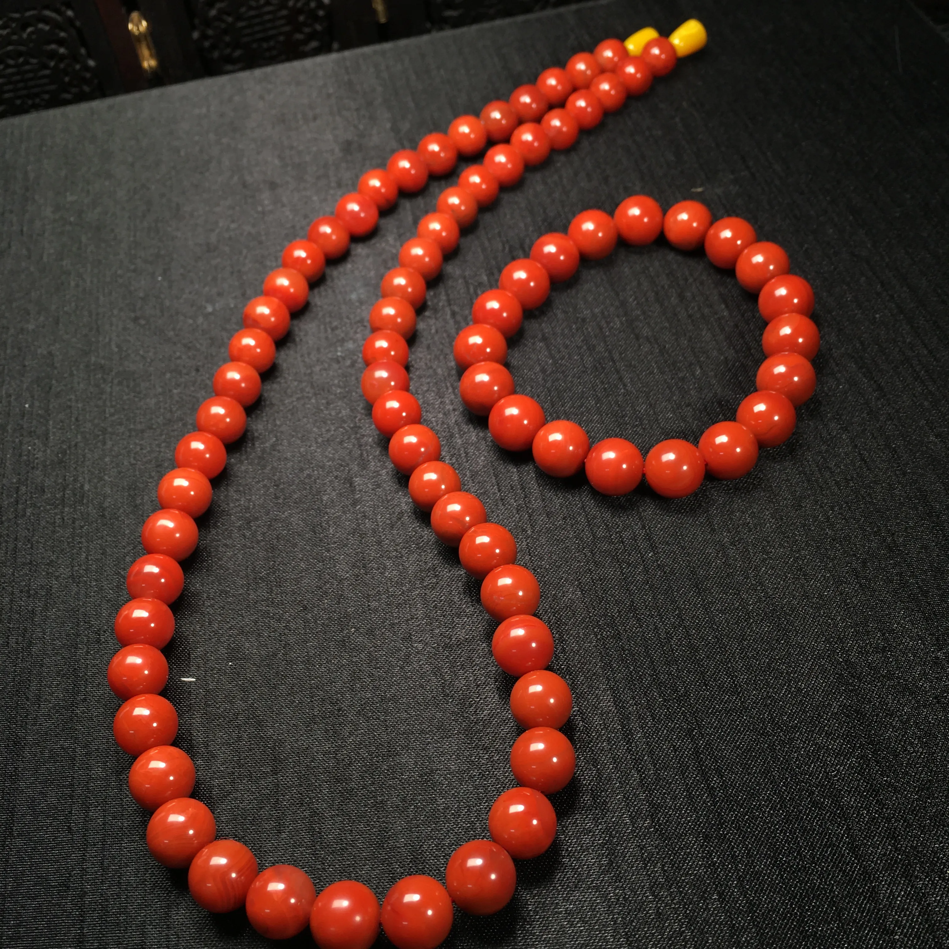 【低价放漏】南红手串搭配妈妈链，手串规格10.1mm，～妈妈链规格：9.3mm，颜色艳丽，玉质细腻。