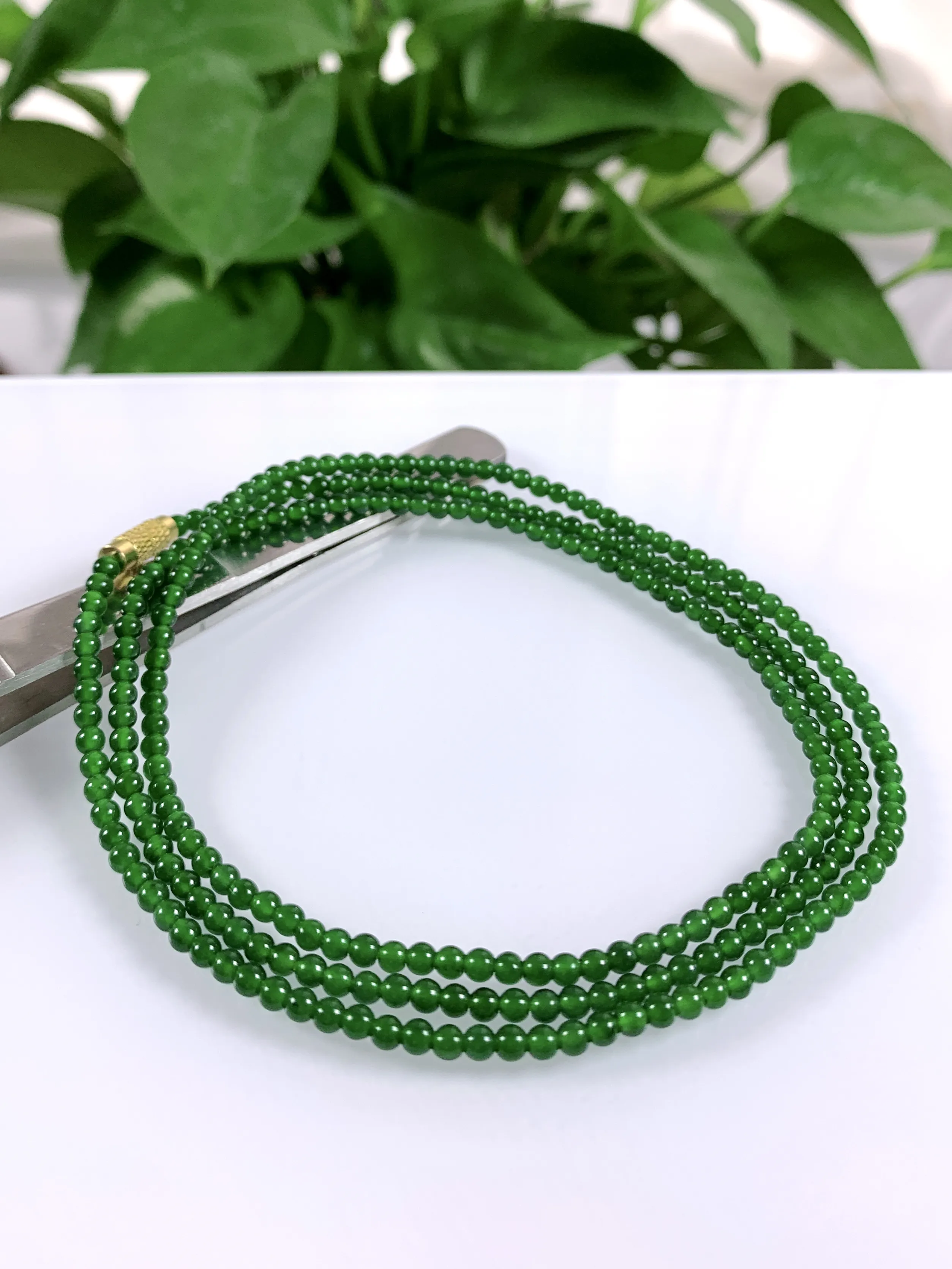 天然翡翠A货，高冰起胶满绿小圆珠小米珠项链手链，尺寸：3mm，长度约690mm，重量：约11.10g