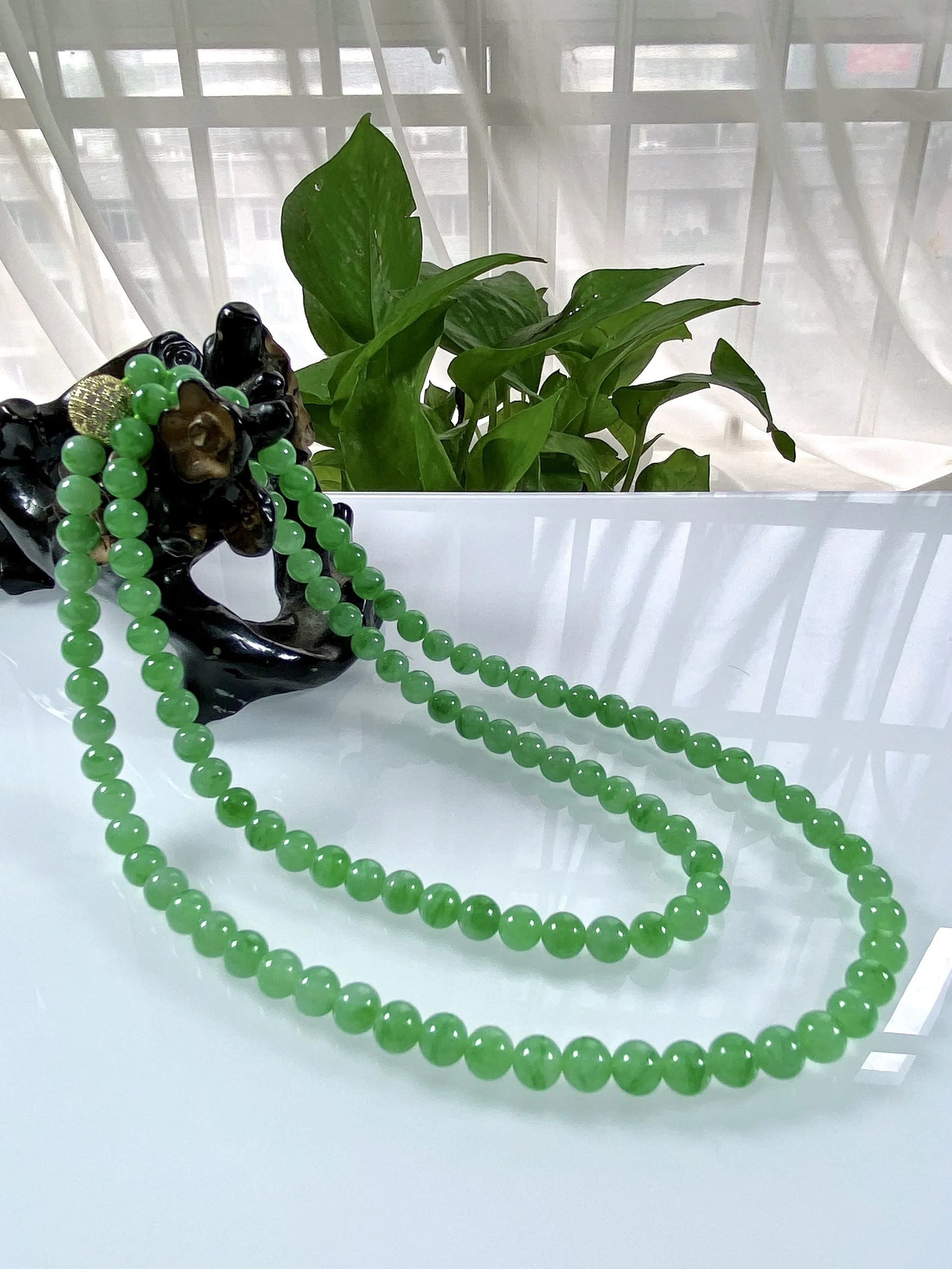 缅甸天然翡翠A货，卡5.7冰种起胶飘阳绿圆珠项链手链，尺寸：5.7mm/108颗，长度610mm，重量：36.14g