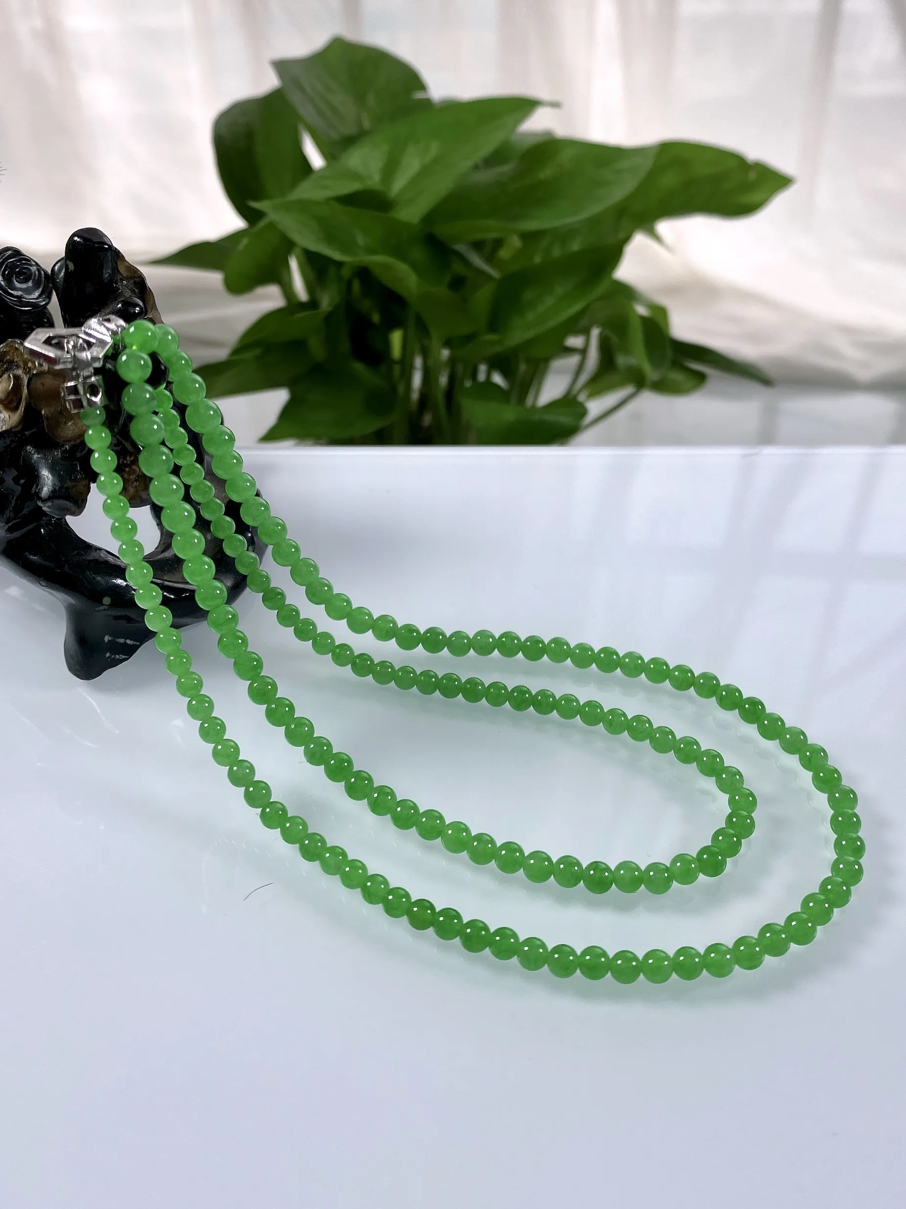收藏级别，缅甸天然翡翠A货，高冰种满绿正阳绿步步高升塔珠圆珠项链手链，尺寸：大珠5mm，小珠3.3mm，共151颗，长度590mm，重量：18.24g
