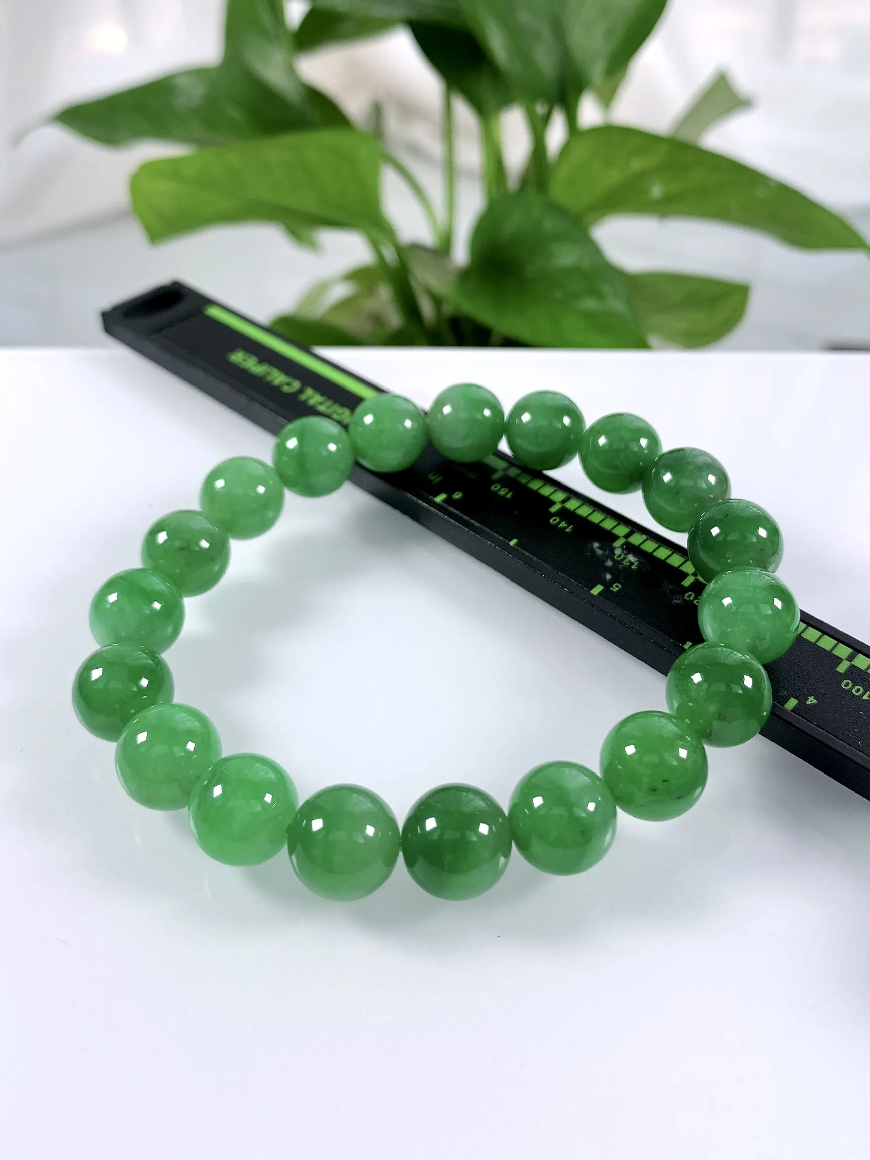 缅甸天然翡翠A货，冰种起胶满绿浓阳绿圆珠手串手链，尺寸：10.8mm/19颗，重量：40.19g